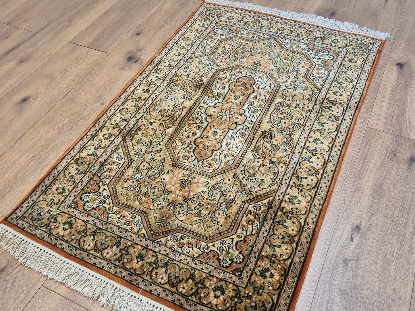 Kaschmir Seidenteppich Naturseide Medaillon fein