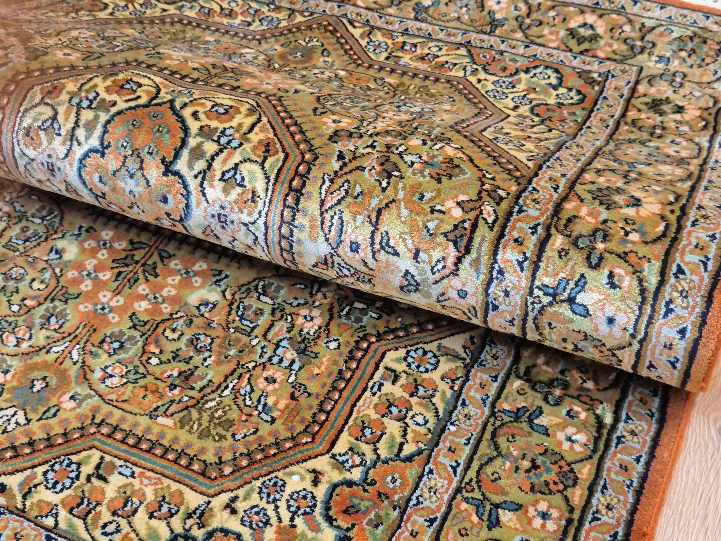 Kaschmir Seidenteppich Naturseide Medaillon fein