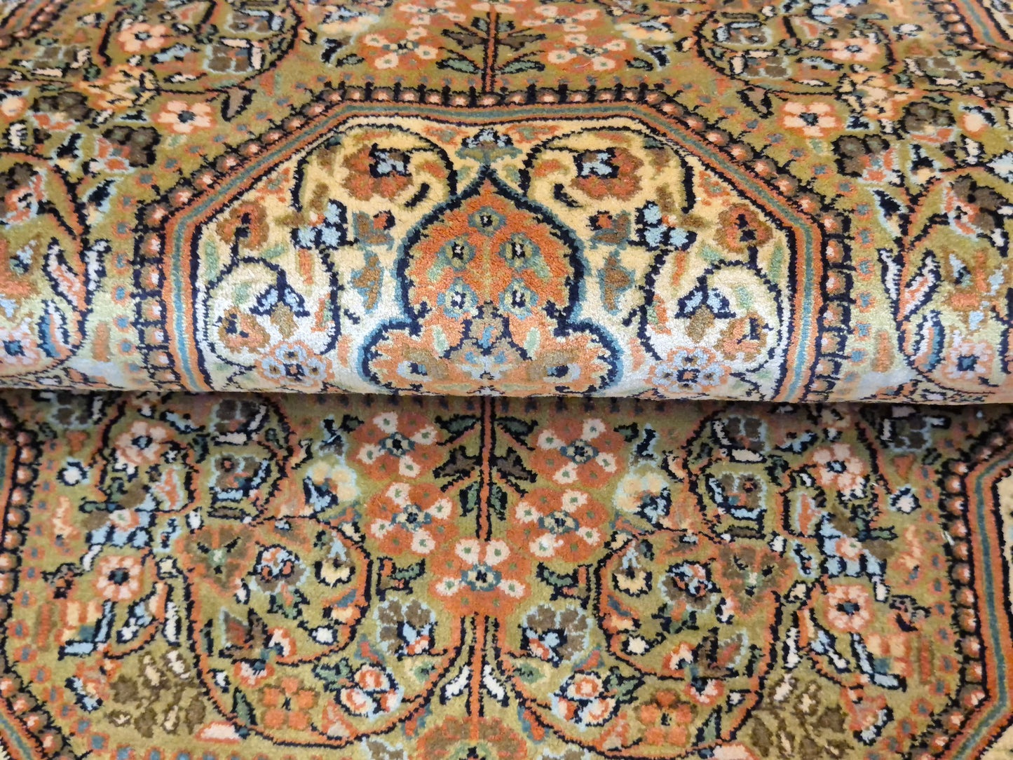 Kaschmir Seidenteppich Naturseide Medaillon fein