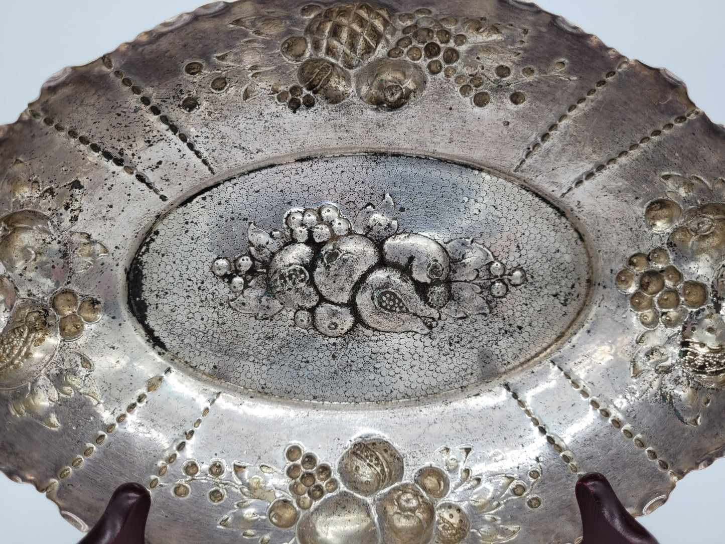 Versilberte Schale Obstschale mit Reliefdekor Obstdekor Dekorativ