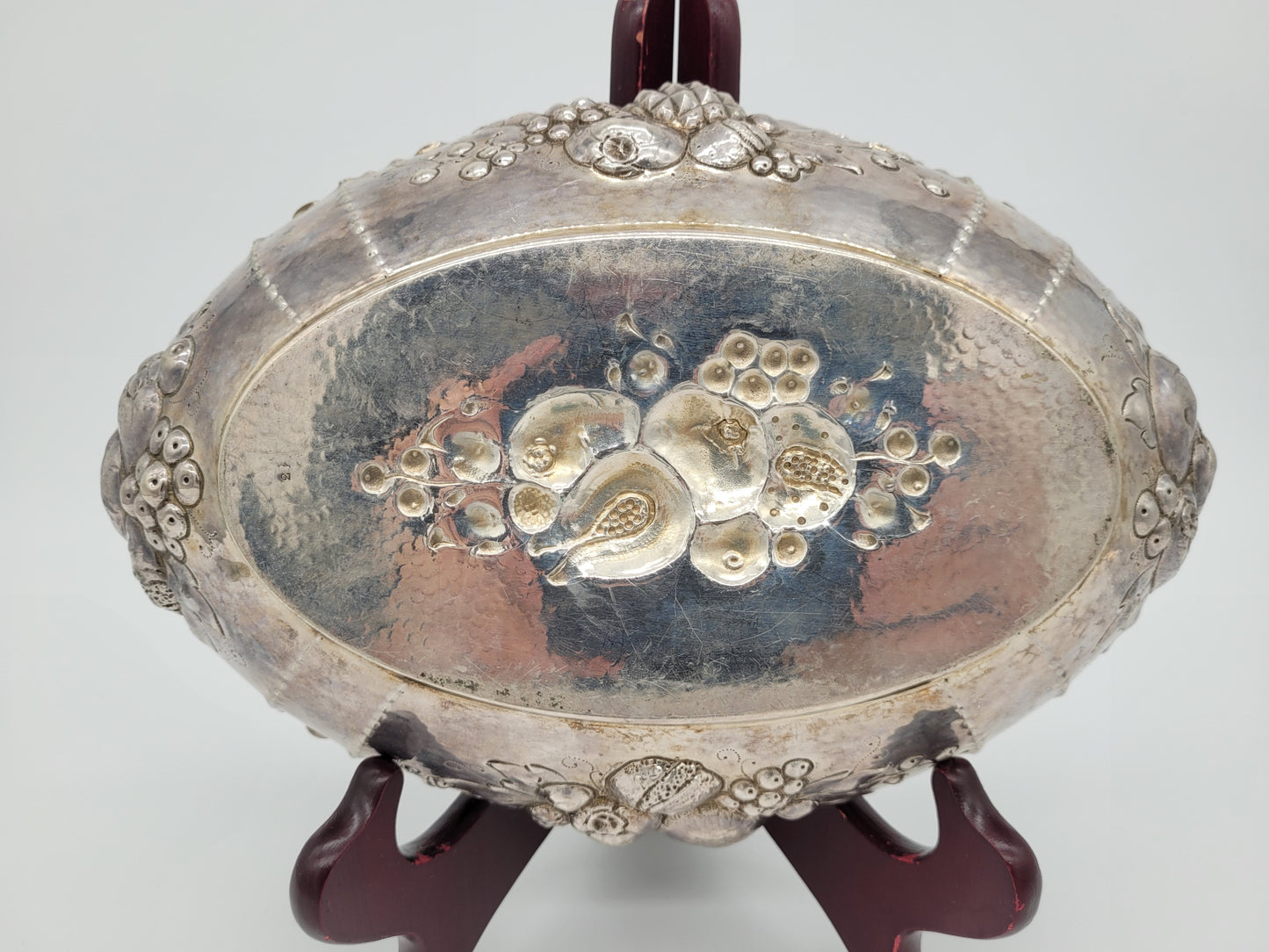 Versilberte Schale Obstschale mit Reliefdekor Obstdekor Dekorativ