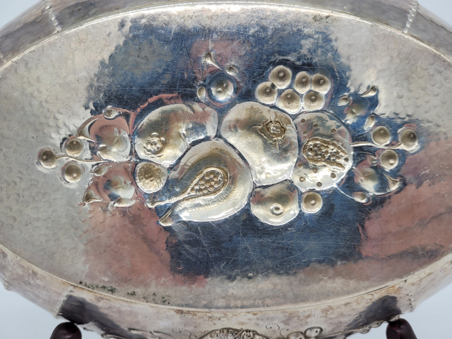 Versilberte Schale Obstschale mit Reliefdekor Obstdekor Dekorativ