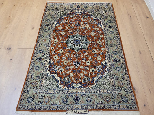 Isfahan Teppich Korkwolle Seide fein handgeknüpft