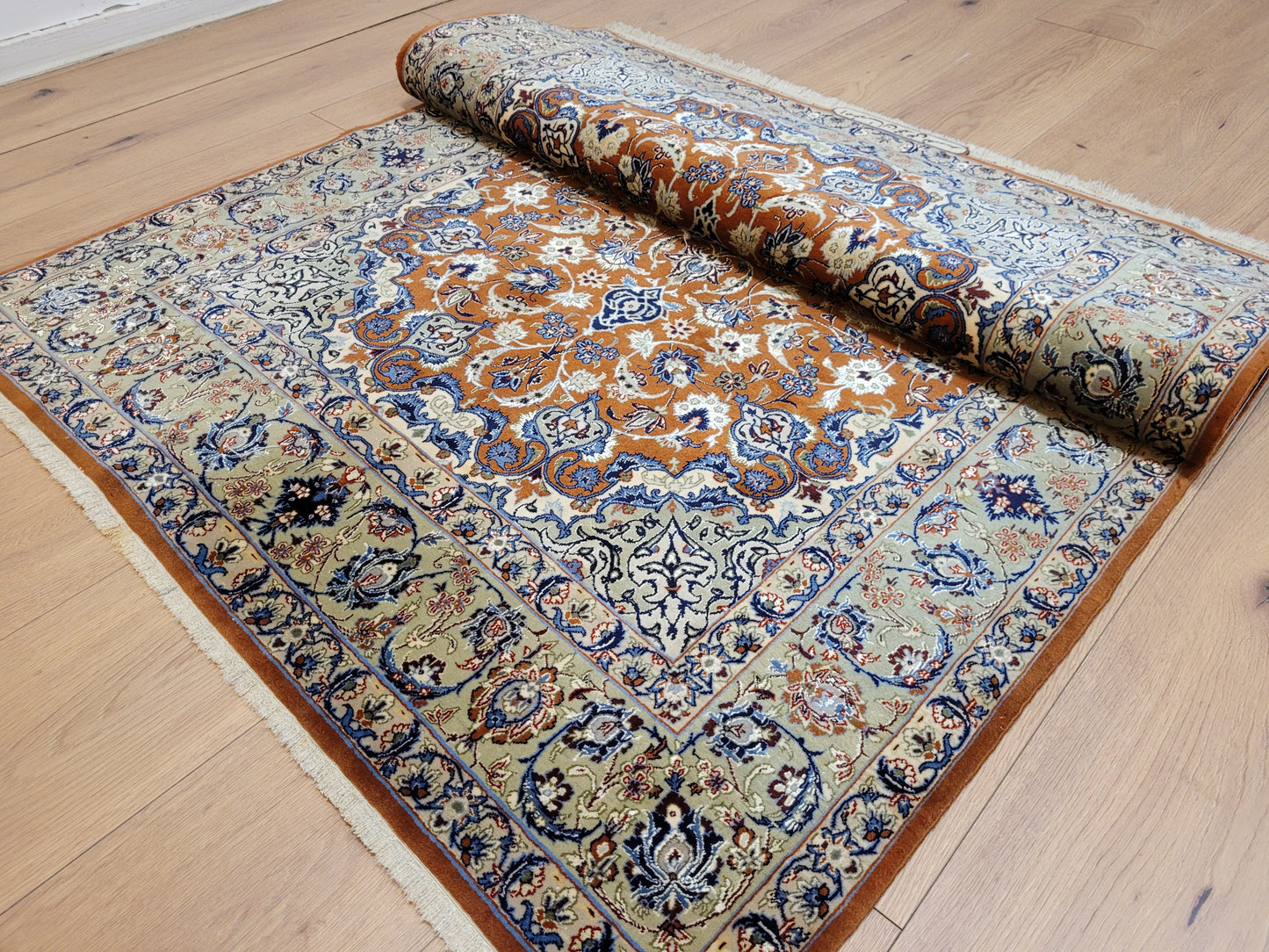 Isfahan Teppich Korkwolle Seide fein handgeknüpft