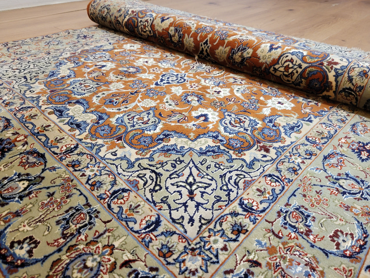 Isfahan Teppich Korkwolle Seide fein handgeknüpft