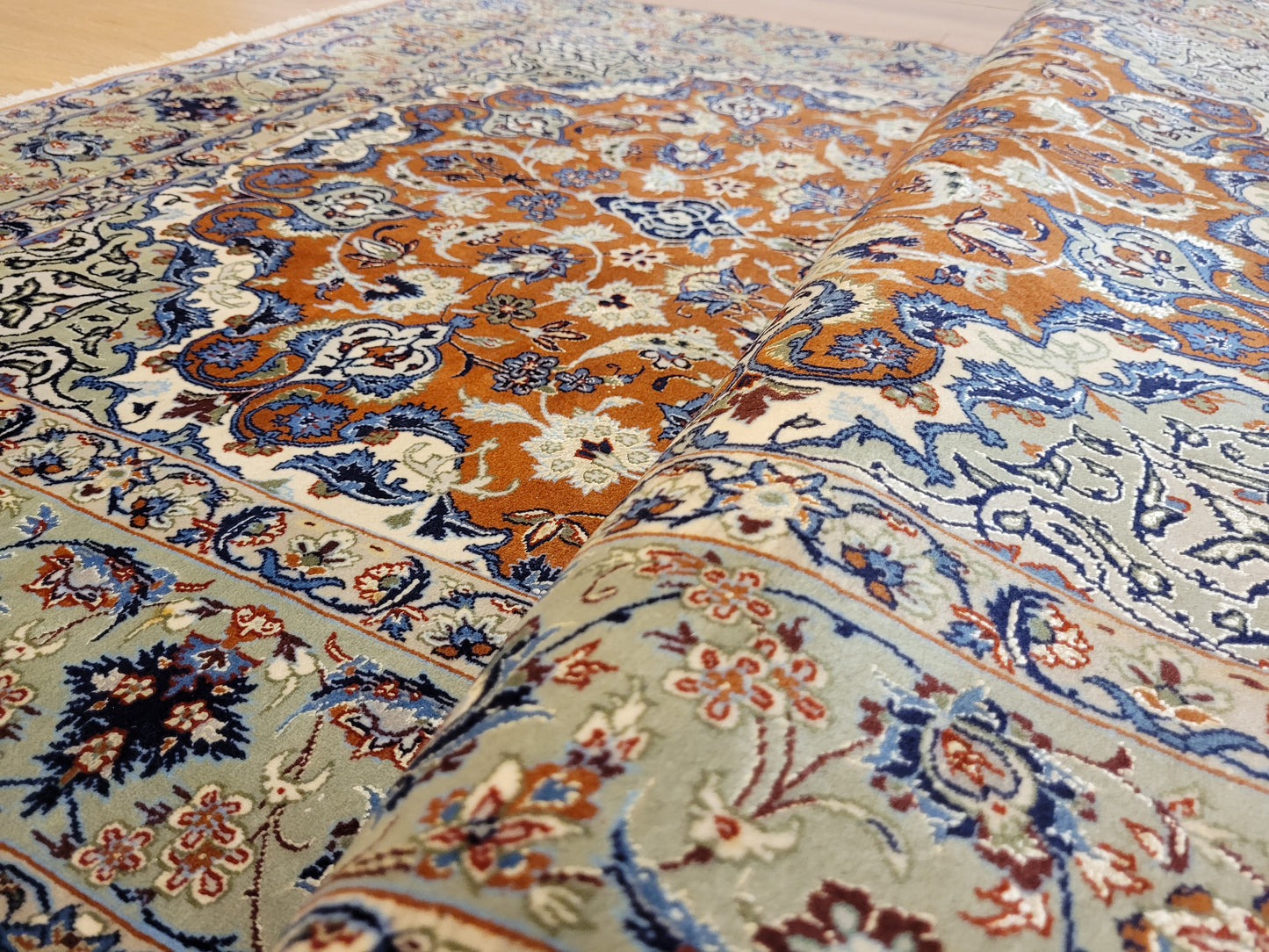 Isfahan Teppich Korkwolle Seide fein handgeknüpft