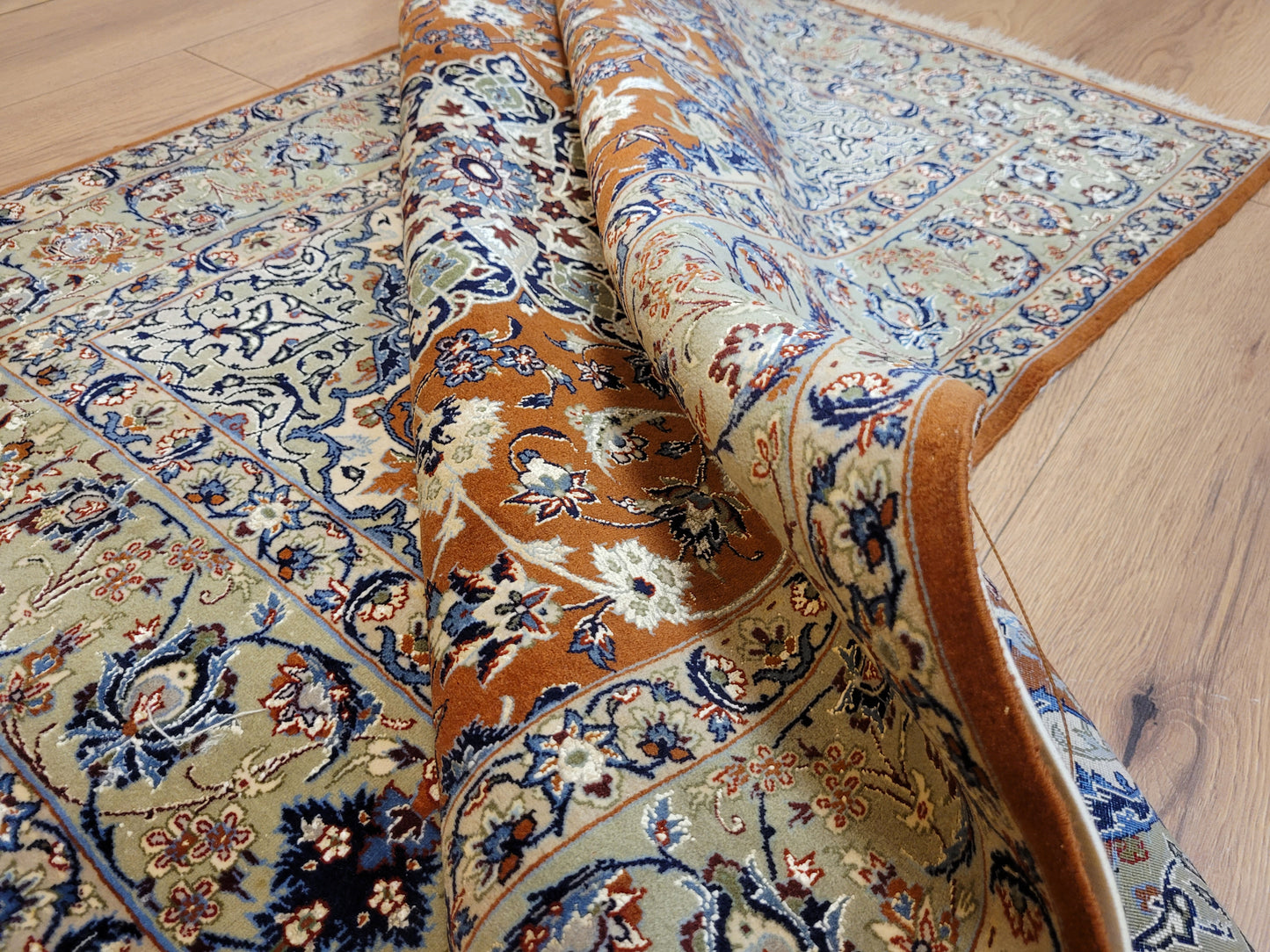 Isfahan Teppich Korkwolle Seide fein handgeknüpft