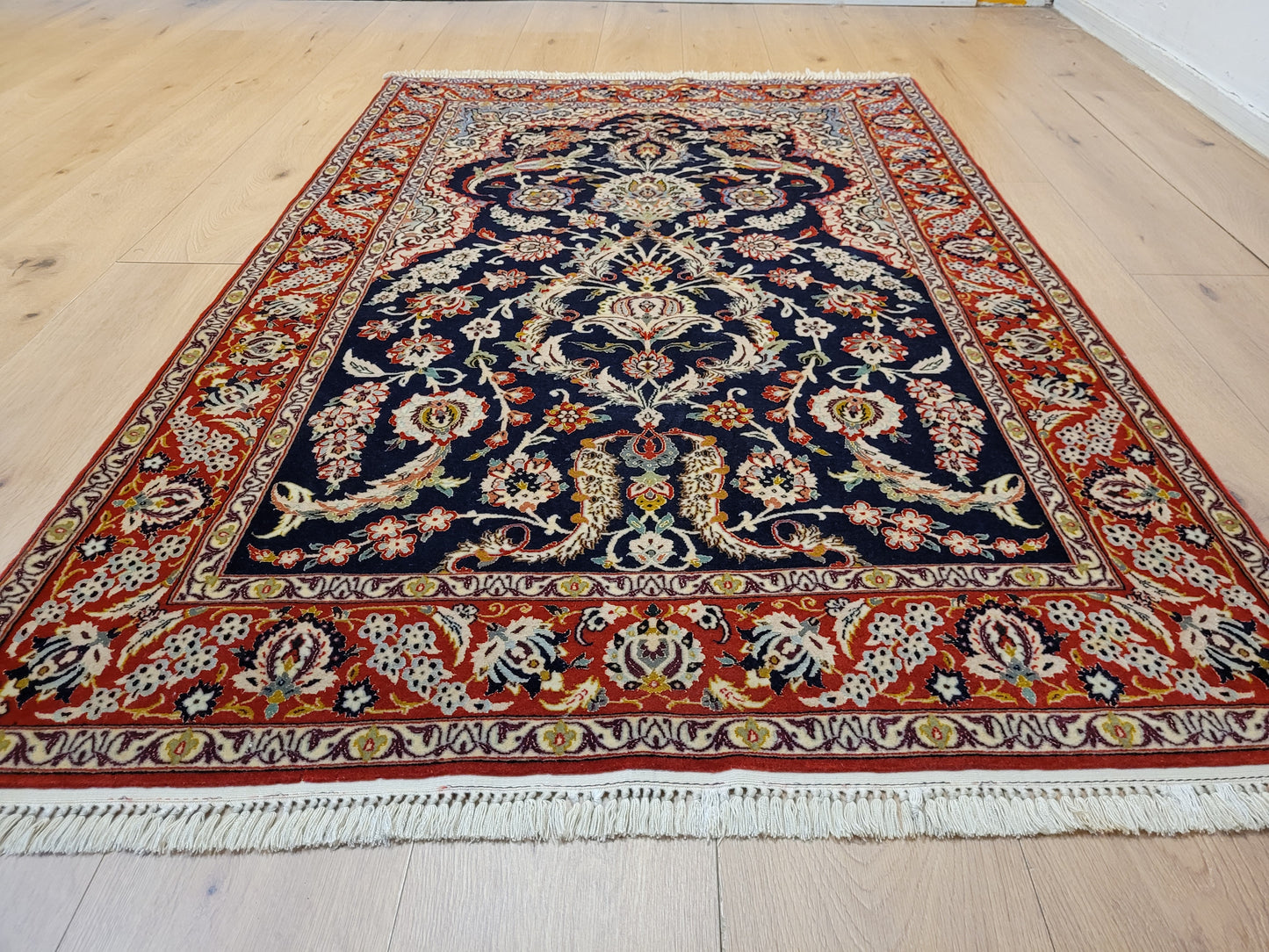 Isfahan Teppich Korkwolle Seide fein handgeknüpft