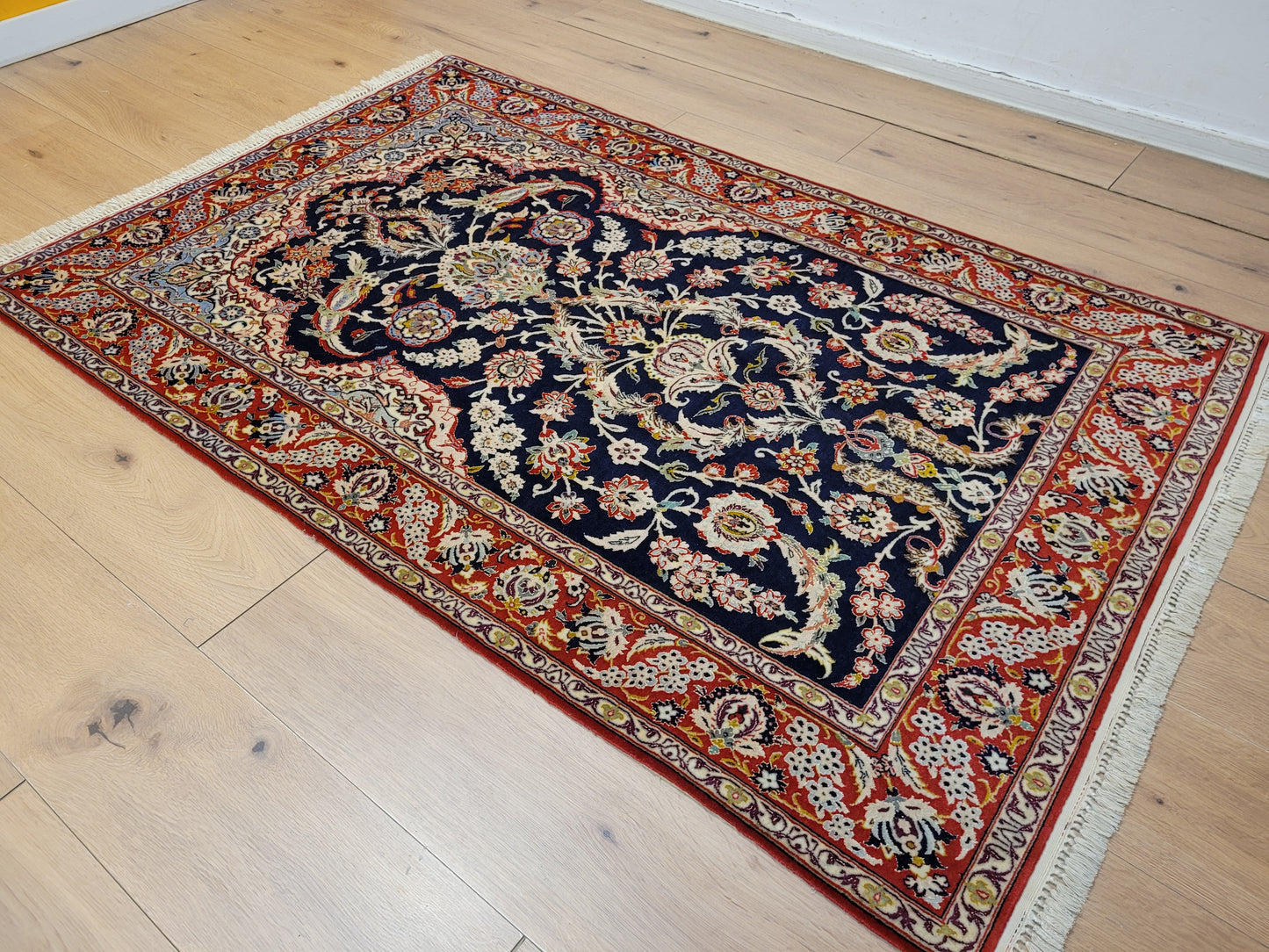 Isfahan Teppich Korkwolle Seide fein handgeknüpft