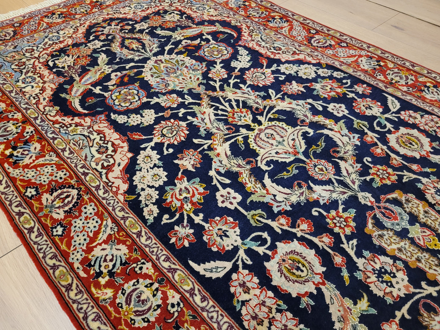 Isfahan Teppich Korkwolle Seide fein handgeknüpft