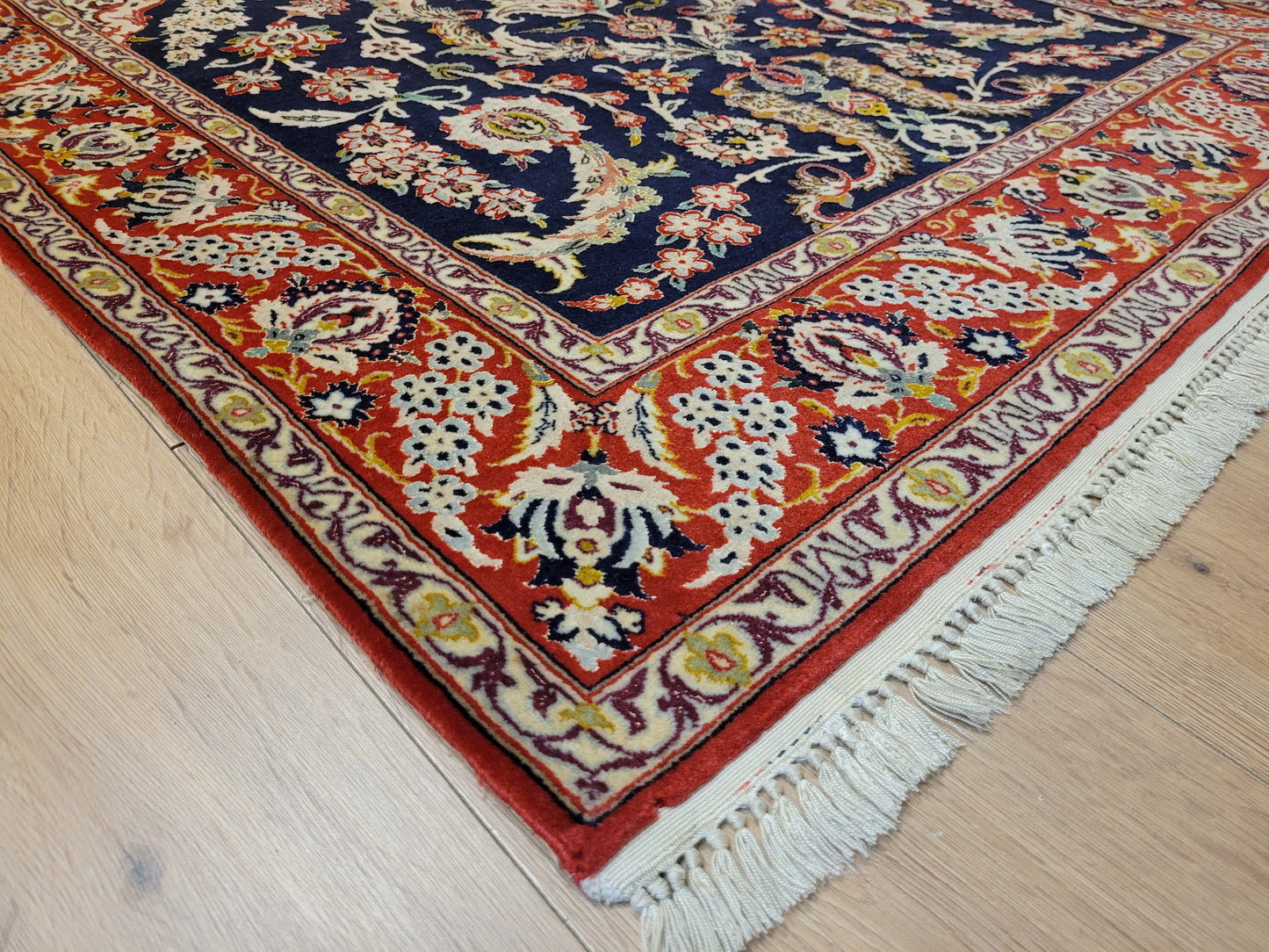 Isfahan Teppich Korkwolle Seide fein handgeknüpft