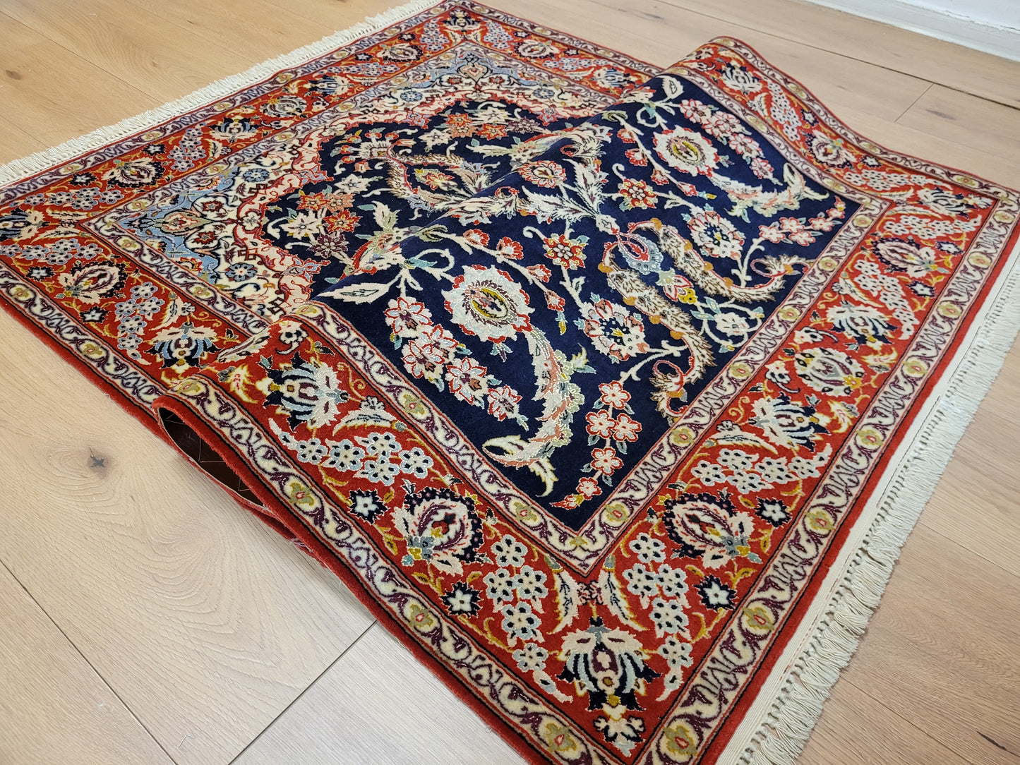 Isfahan Teppich Korkwolle Seide fein handgeknüpft