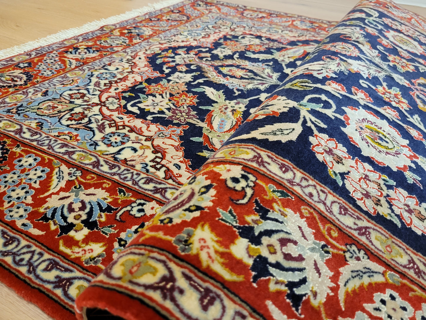 Isfahan Teppich Korkwolle Seide fein handgeknüpft