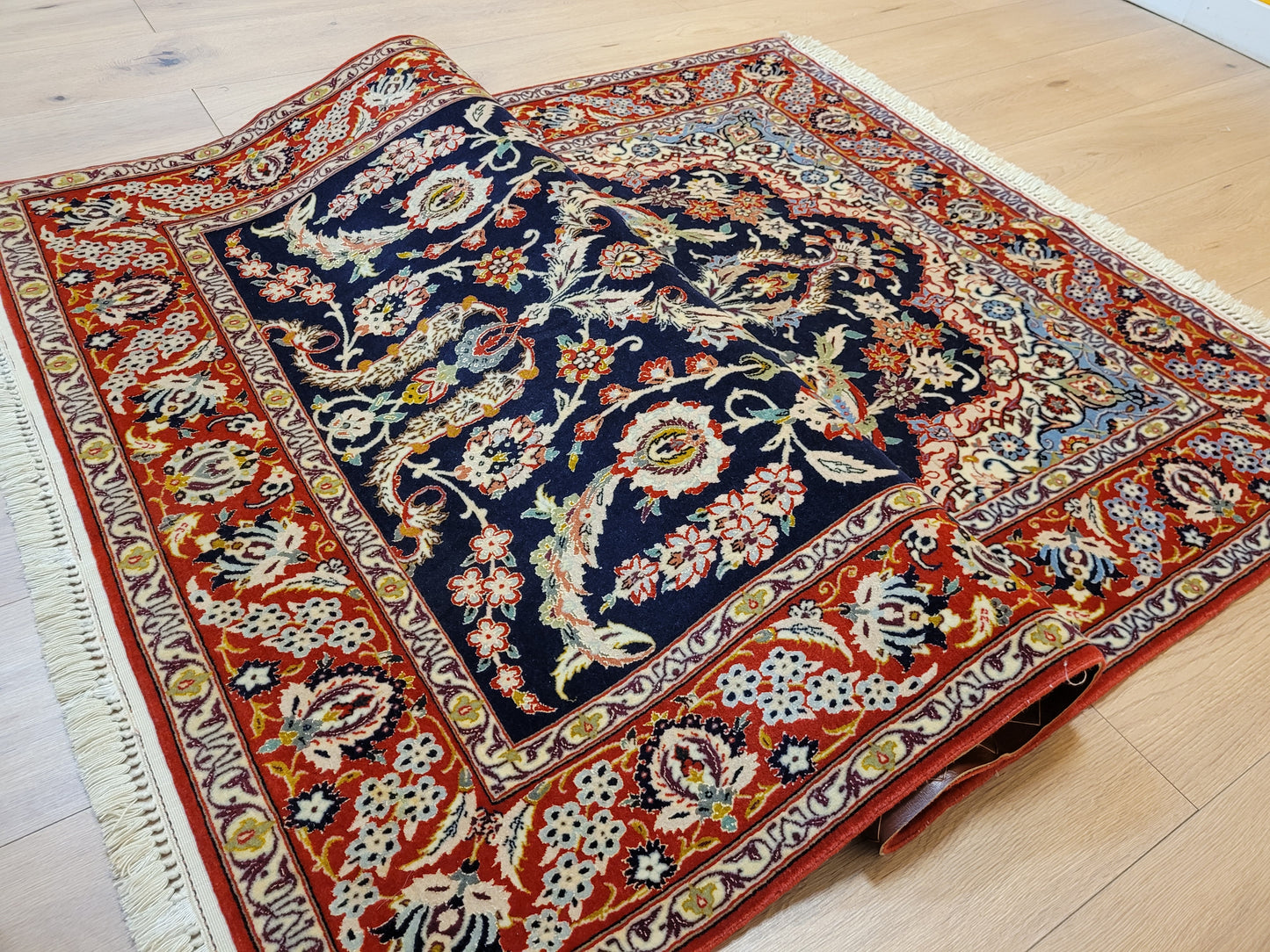 Isfahan Teppich Korkwolle Seide fein handgeknüpft