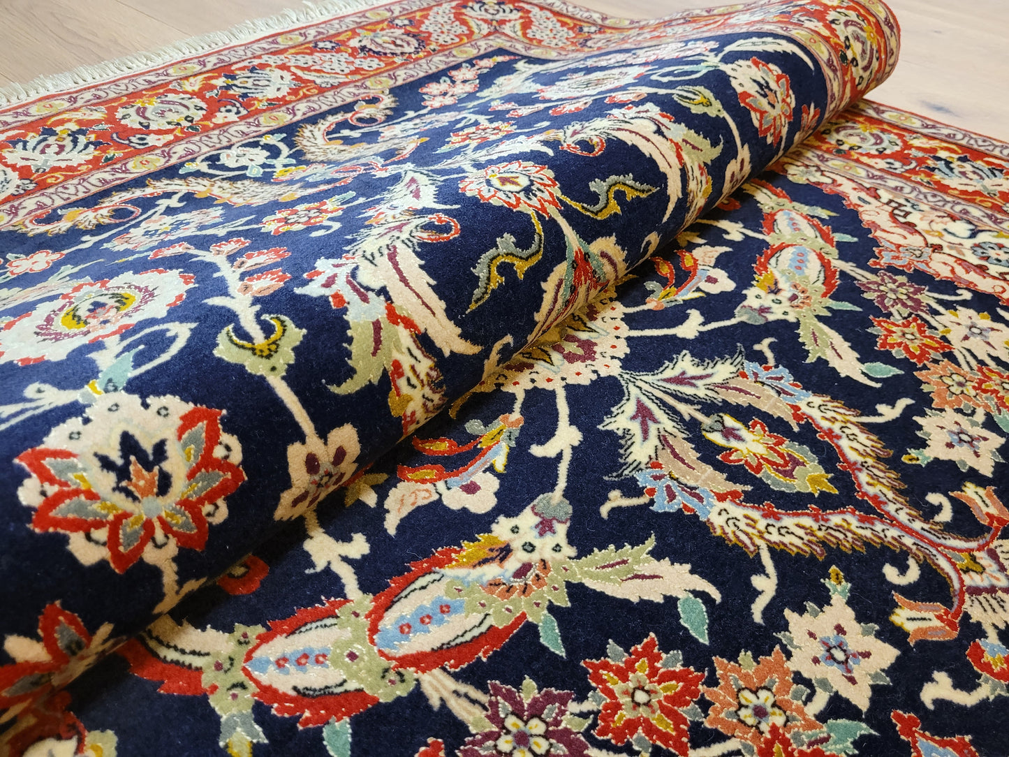 Isfahan Teppich Korkwolle Seide fein handgeknüpft