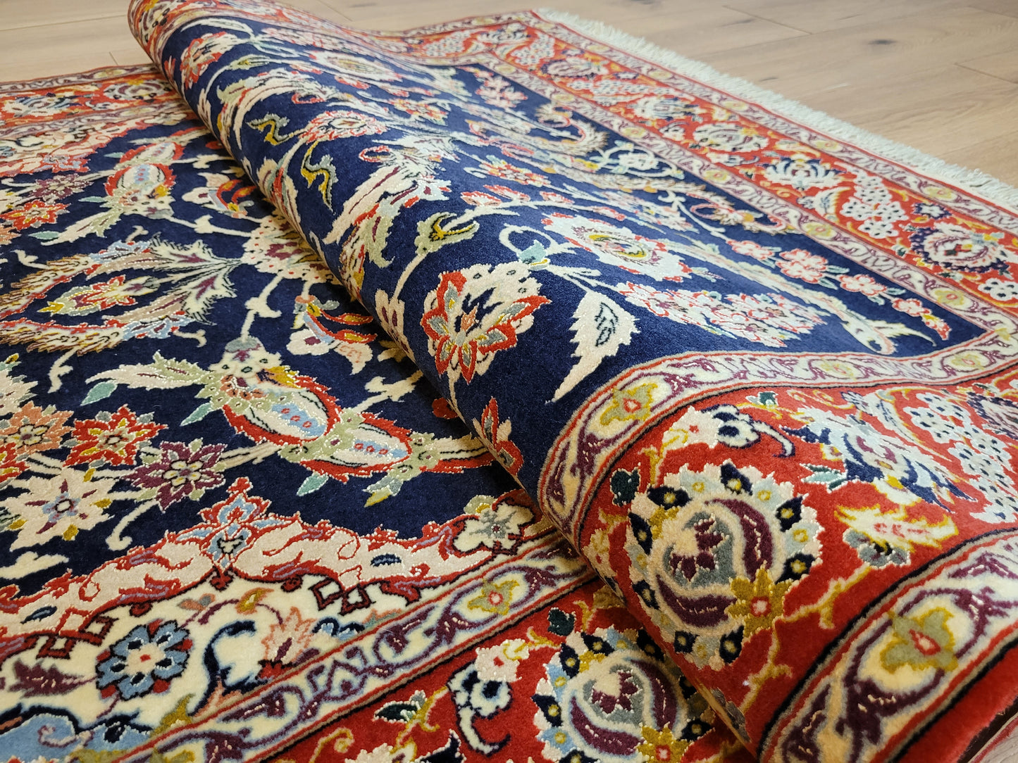 Isfahan Teppich Korkwolle Seide fein handgeknüpft