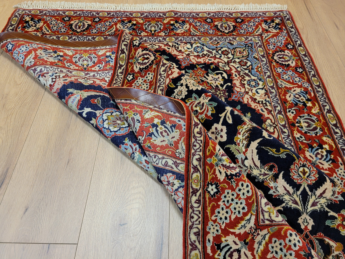 Isfahan Teppich Korkwolle Seide fein handgeknüpft