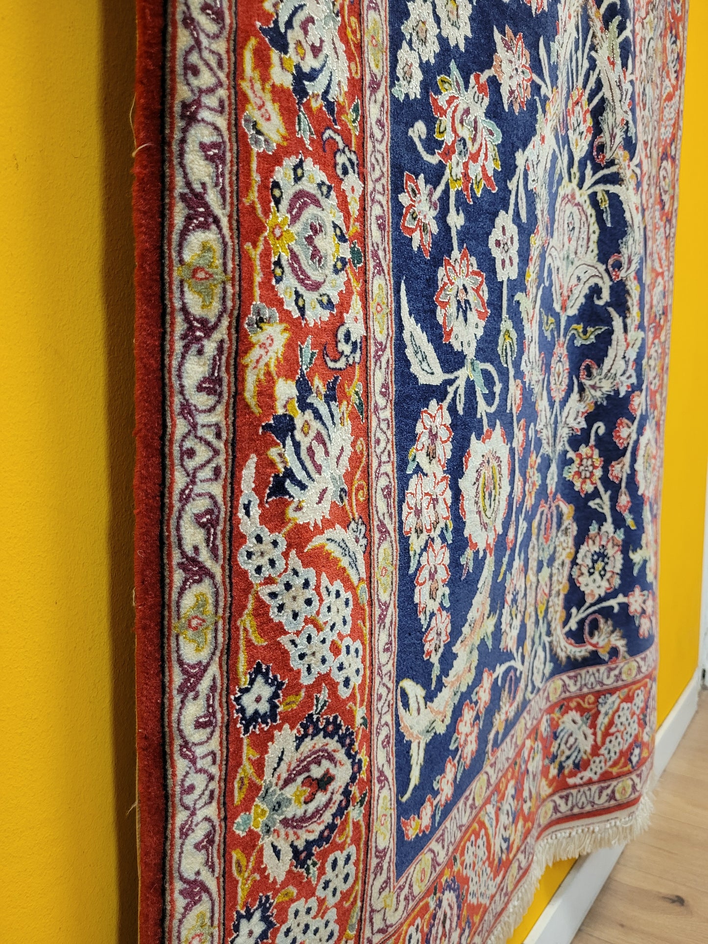 Isfahan Teppich Korkwolle Seide fein handgeknüpft