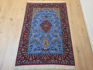 Isfahan Teppich Korkwolle Seide fein handgeknüpft signiert