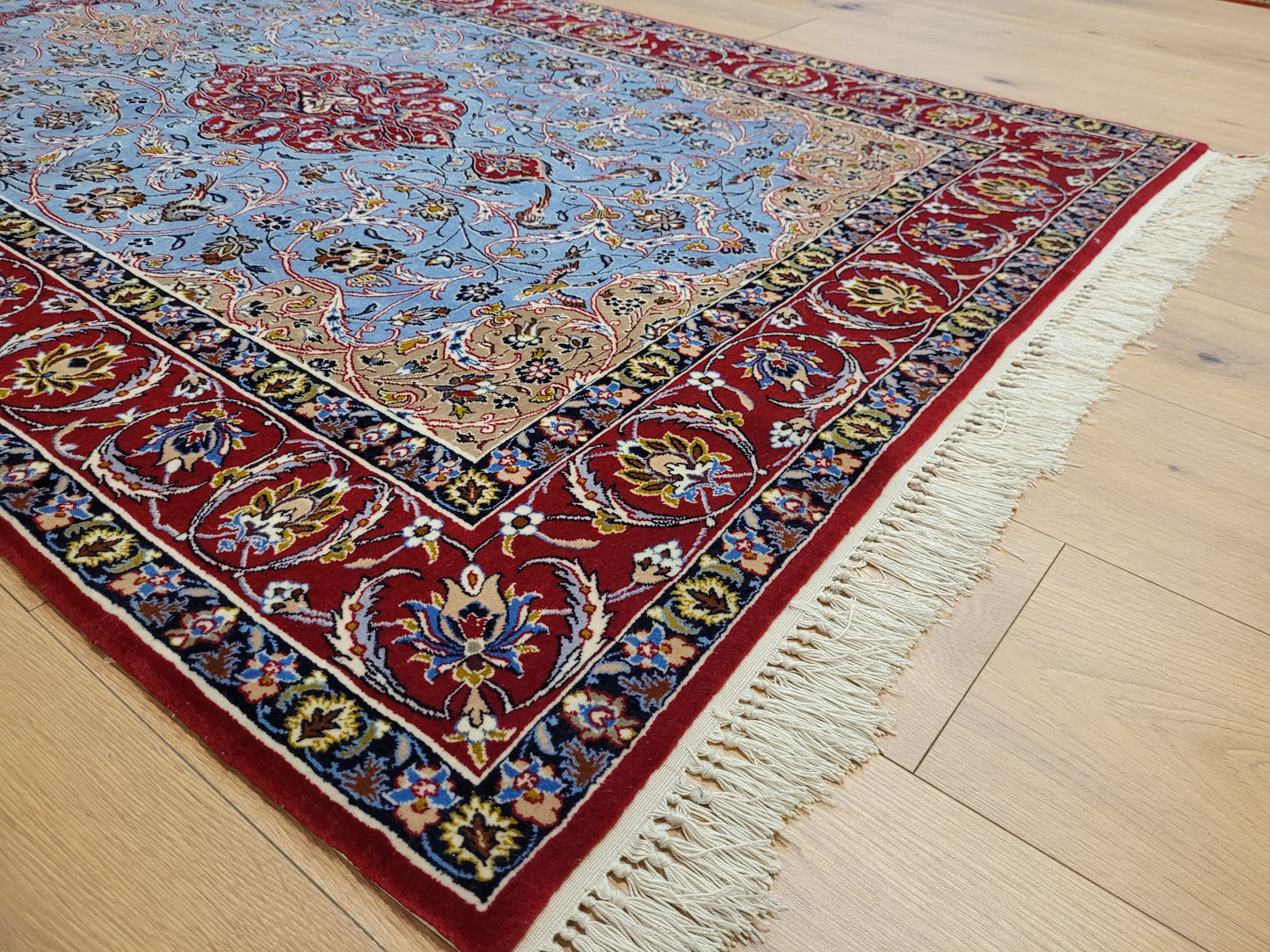 Isfahan Teppich Korkwolle Seide fein handgeknüpft signiert