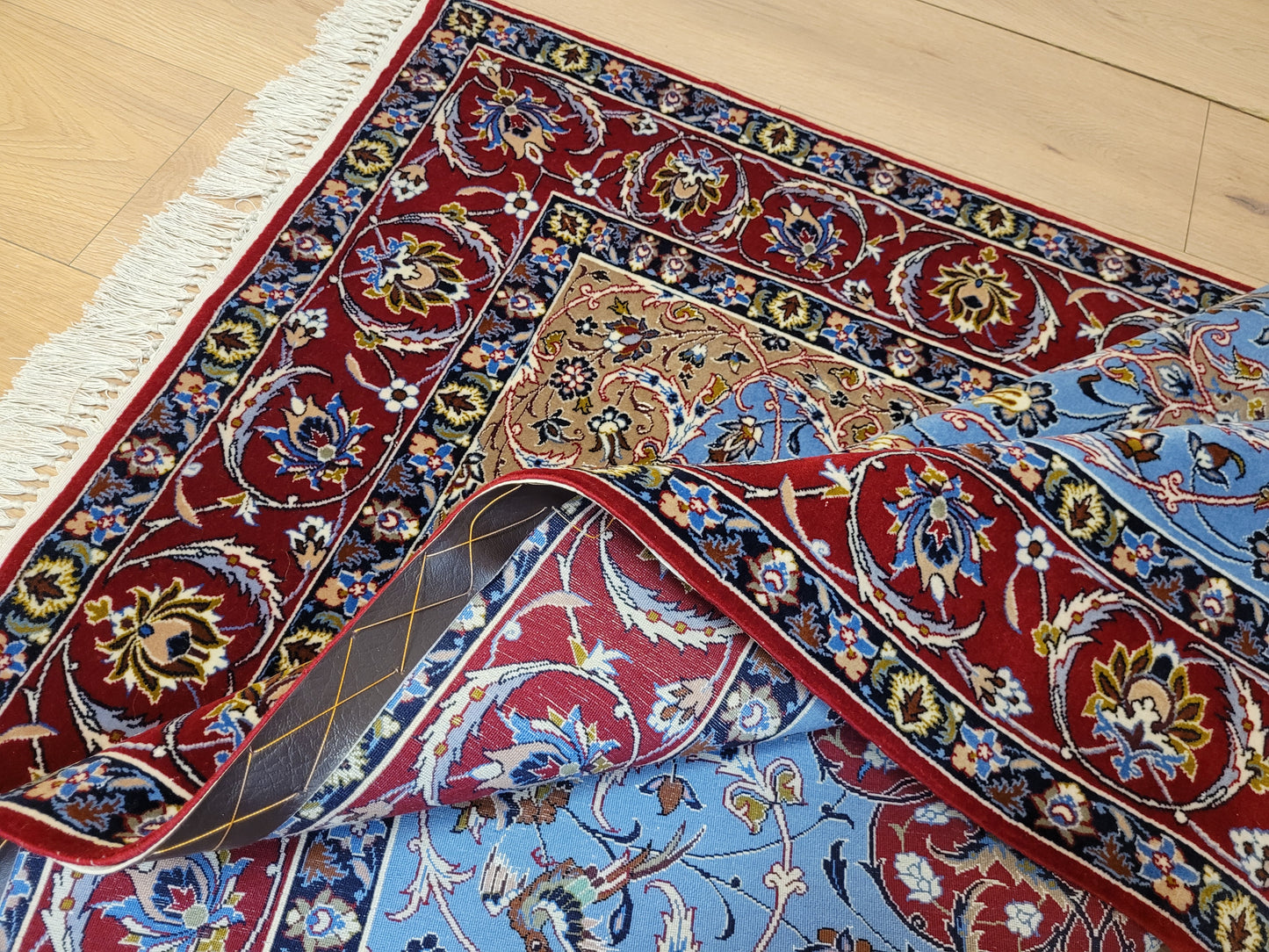 Isfahan Teppich Korkwolle Seide fein handgeknüpft signiert