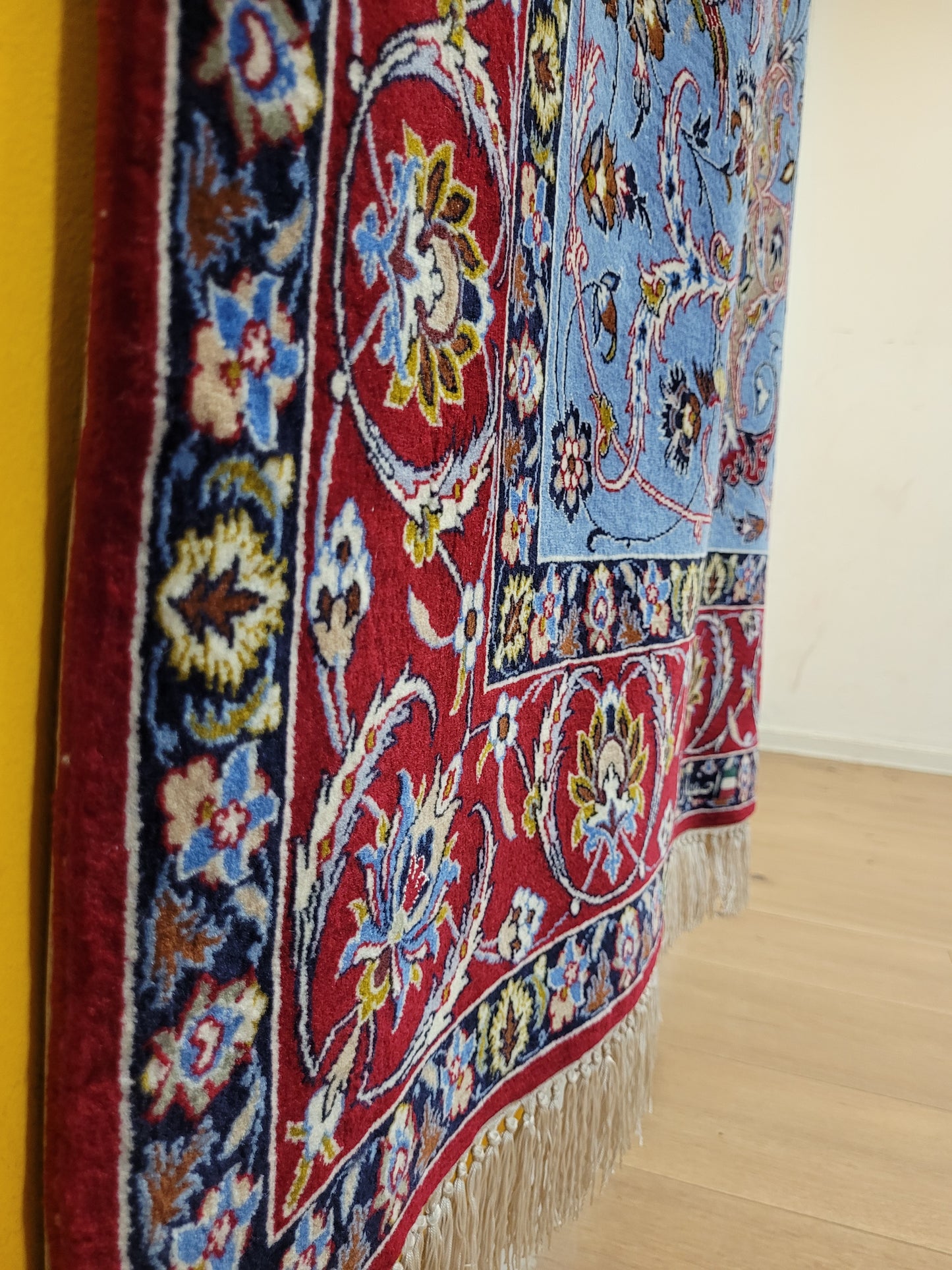 Isfahan Teppich Korkwolle Seide fein handgeknüpft signiert