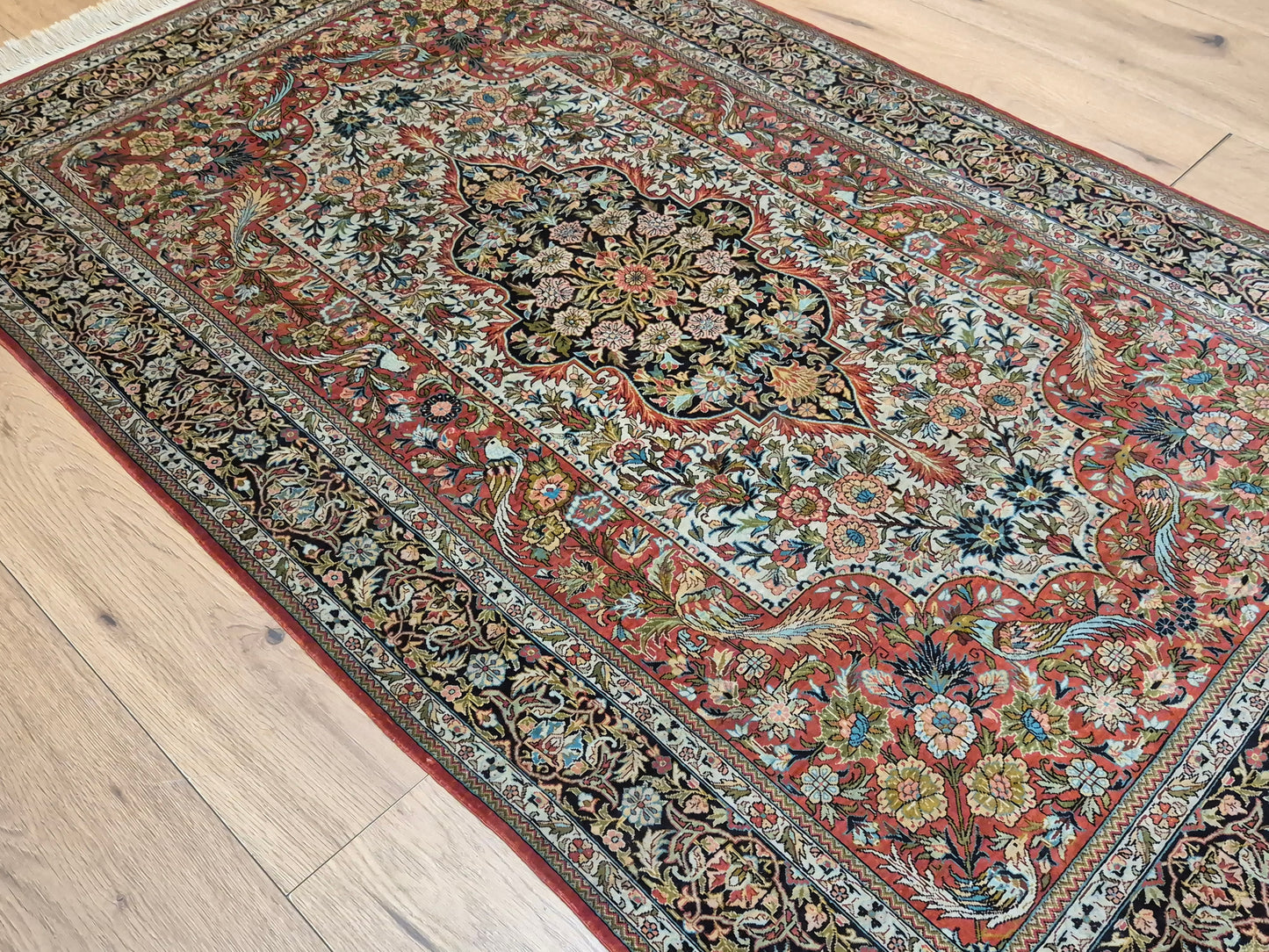 Hereke Teppich Seide auf Seide floral fein handgeknüpft