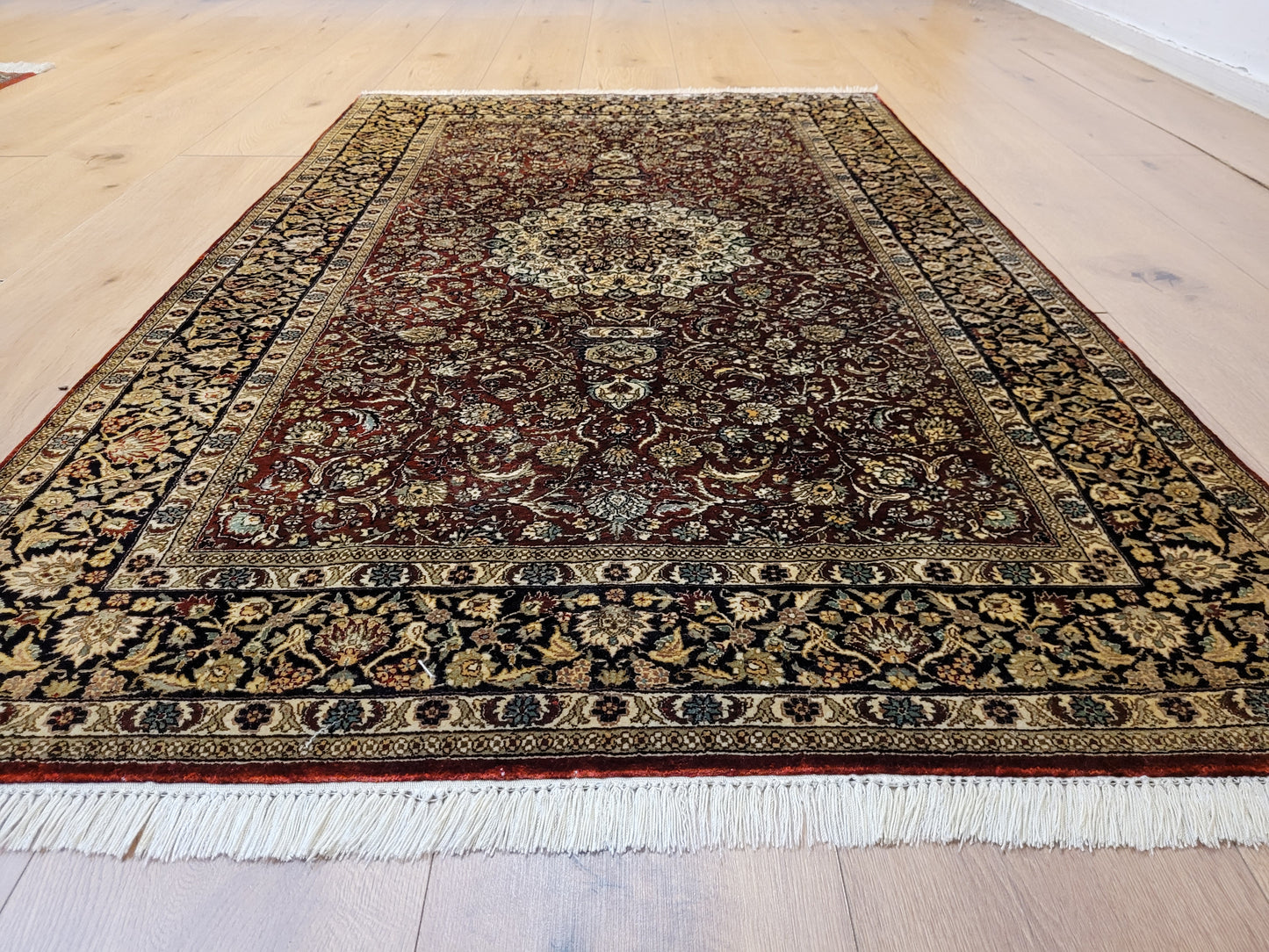 Hereke Teppich Seide auf Seide Medaillon feine Knüpfung