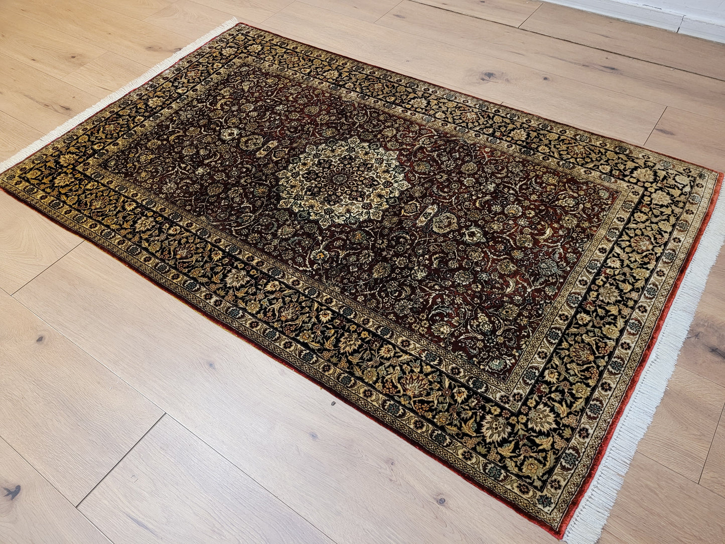 Hereke Teppich Seide auf Seide Medaillon feine Knüpfung