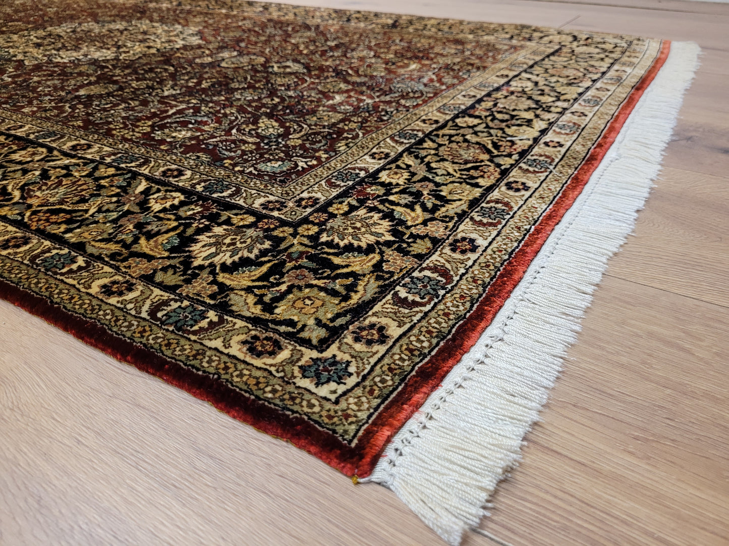 Hereke Teppich Seide auf Seide Medaillon feine Knüpfung