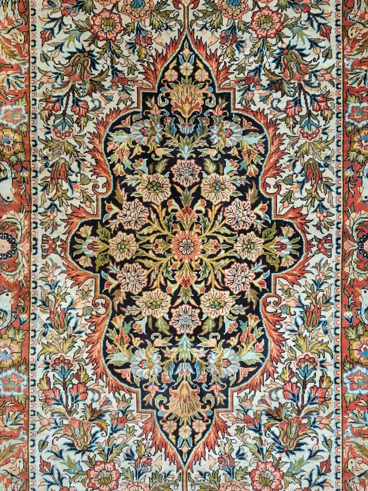 Hereke Teppich Seide auf Seide floral fein handgeknüpft