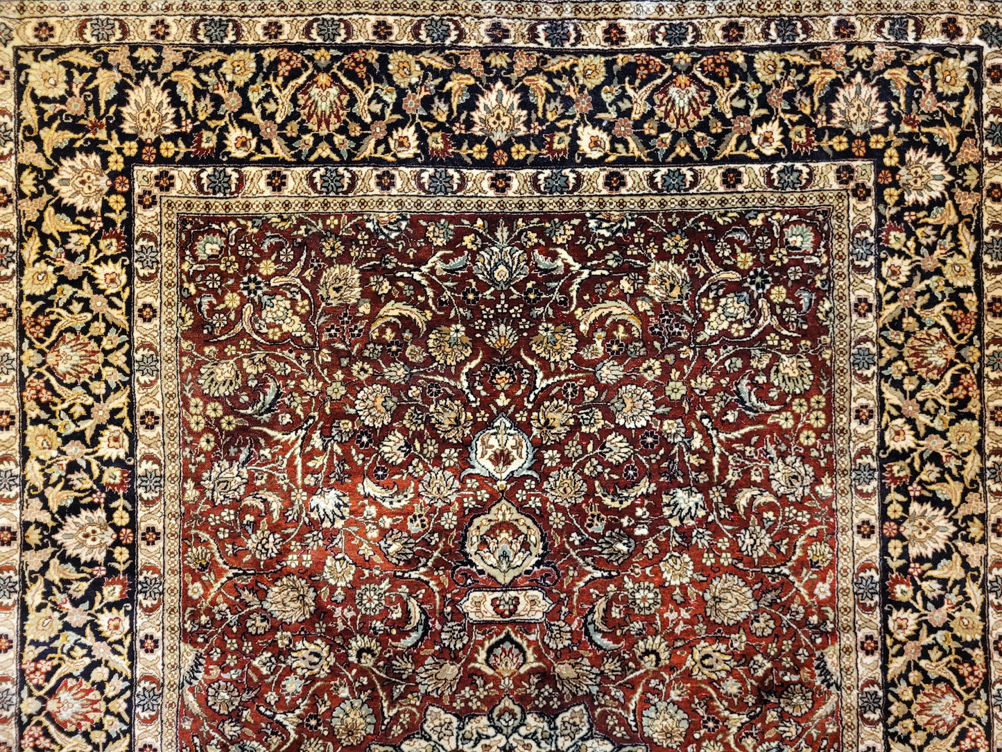 Hereke Teppich Seide auf Seide Medaillon feine Knüpfung