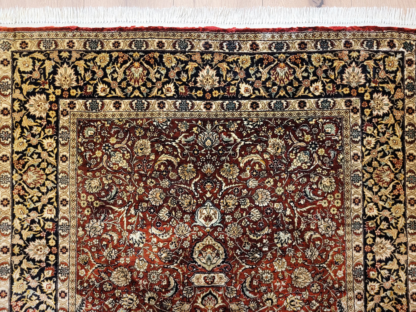 Hereke Teppich Seide auf Seide Medaillon feine Knüpfung