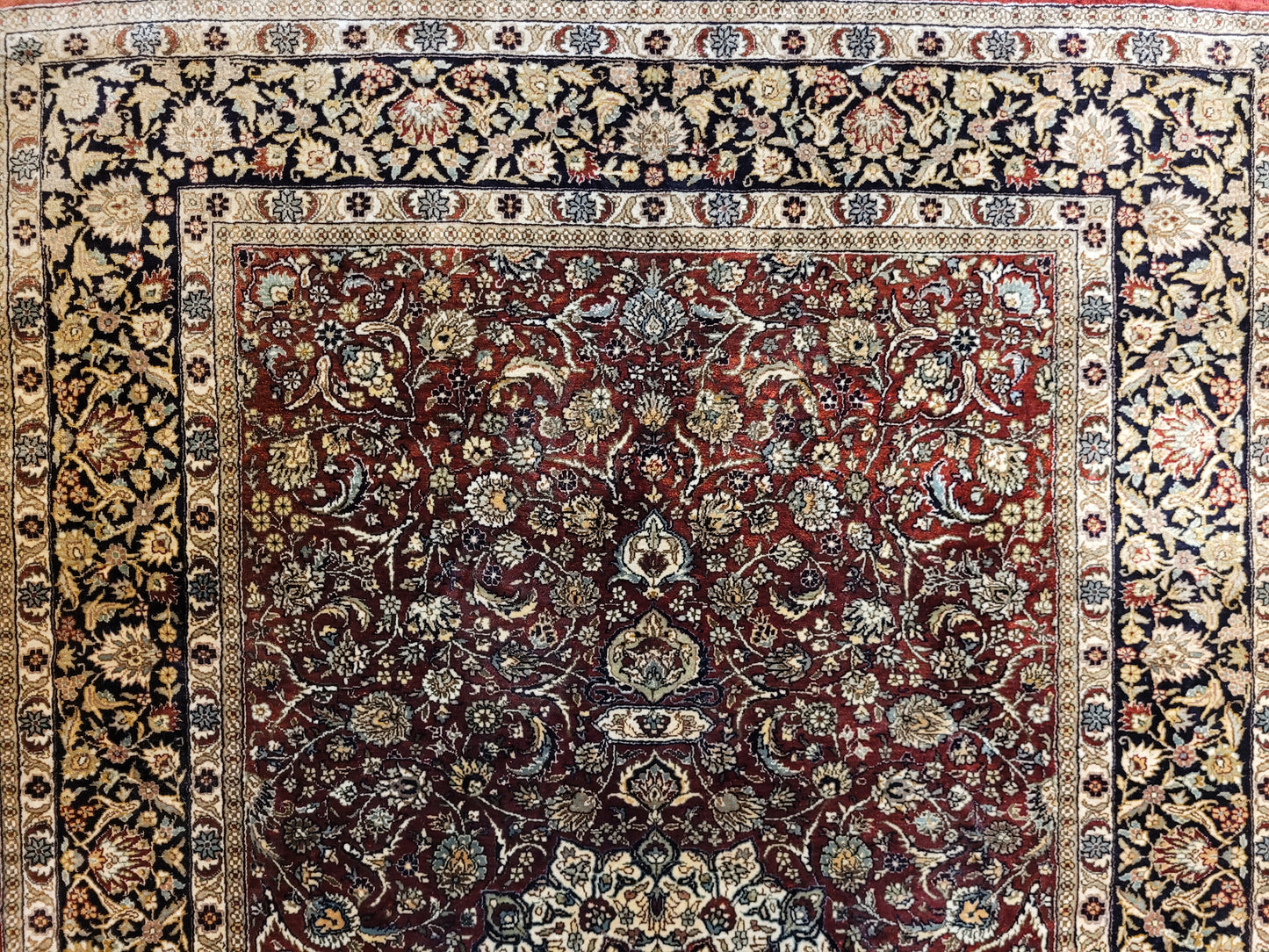 Hereke Teppich Seide auf Seide Medaillon feine Knüpfung