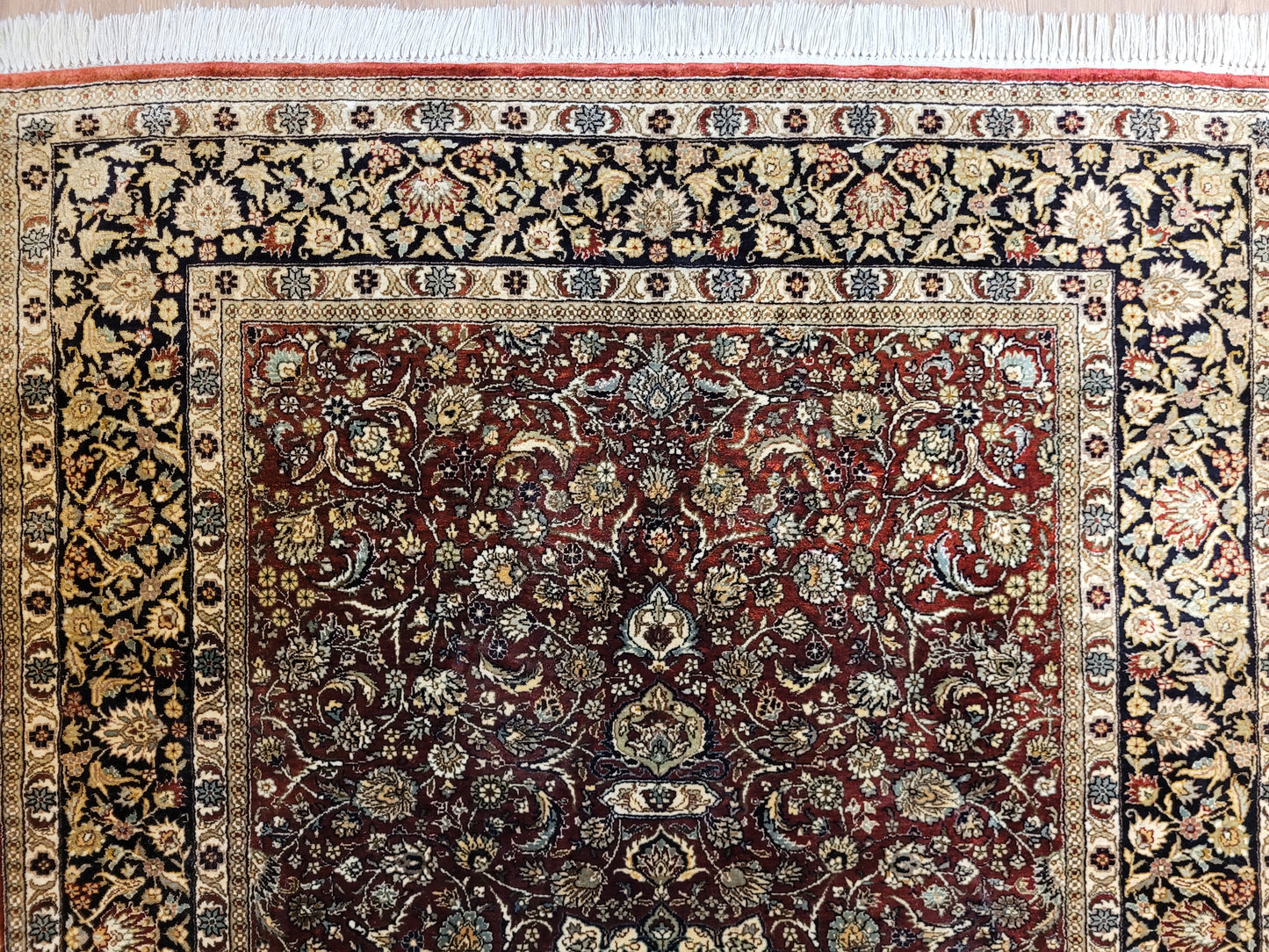 Hereke Teppich Seide auf Seide Medaillon feine Knüpfung