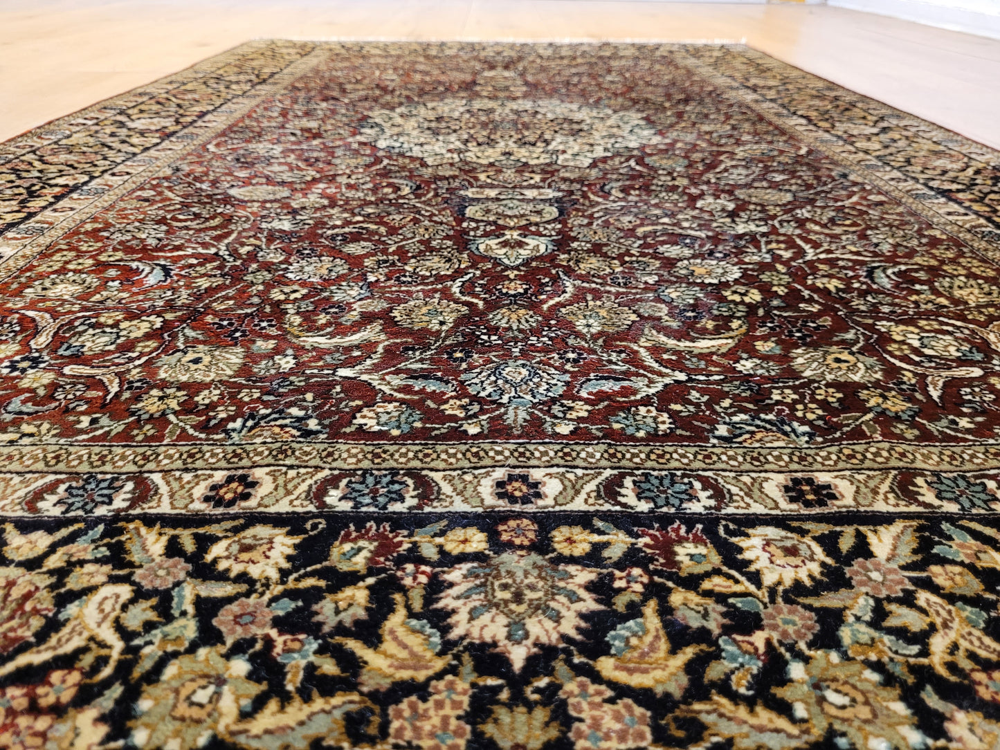 Hereke Teppich Seide auf Seide Medaillon feine Knüpfung