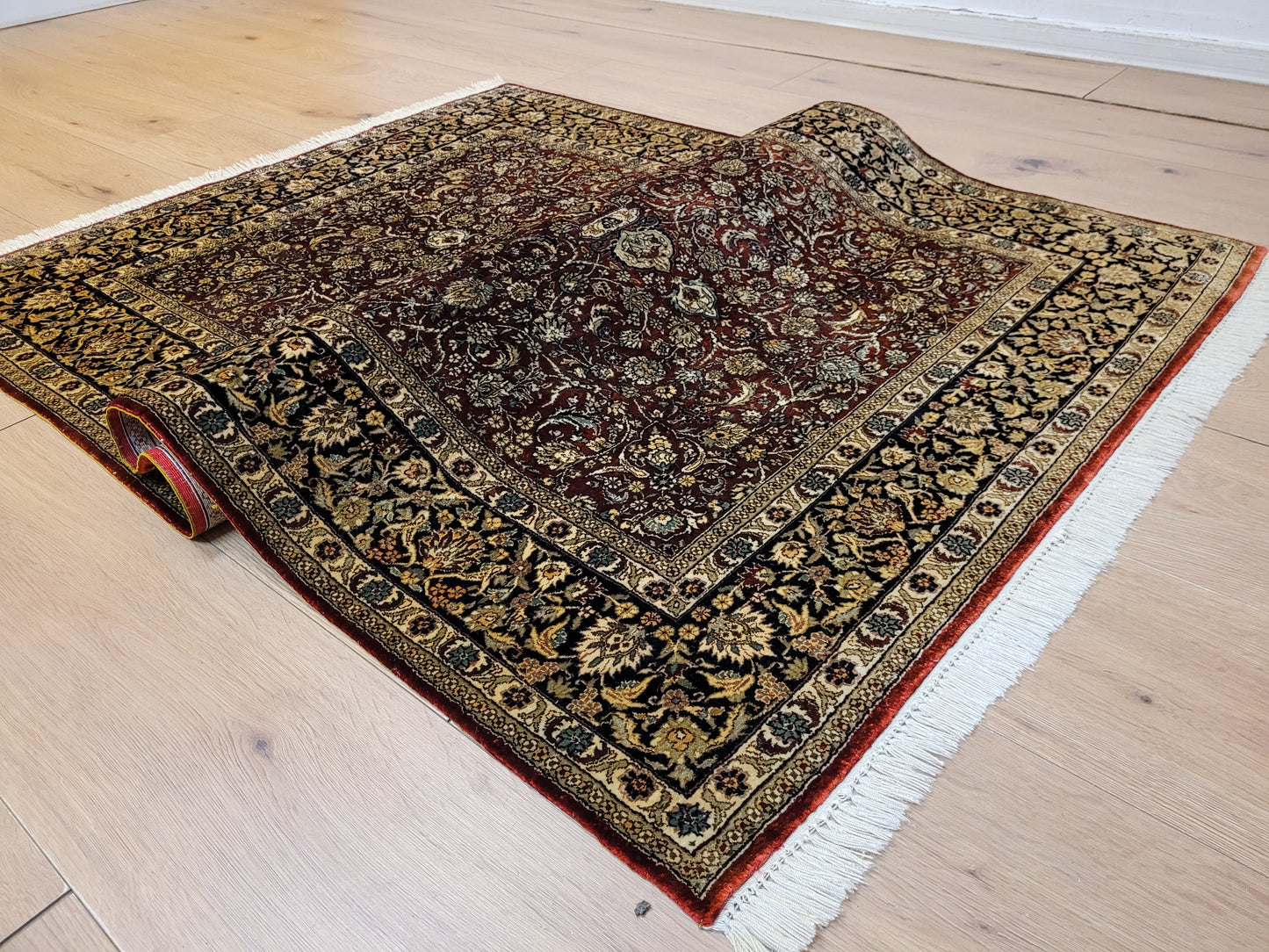 Hereke Teppich Seide auf Seide Medaillon feine Knüpfung