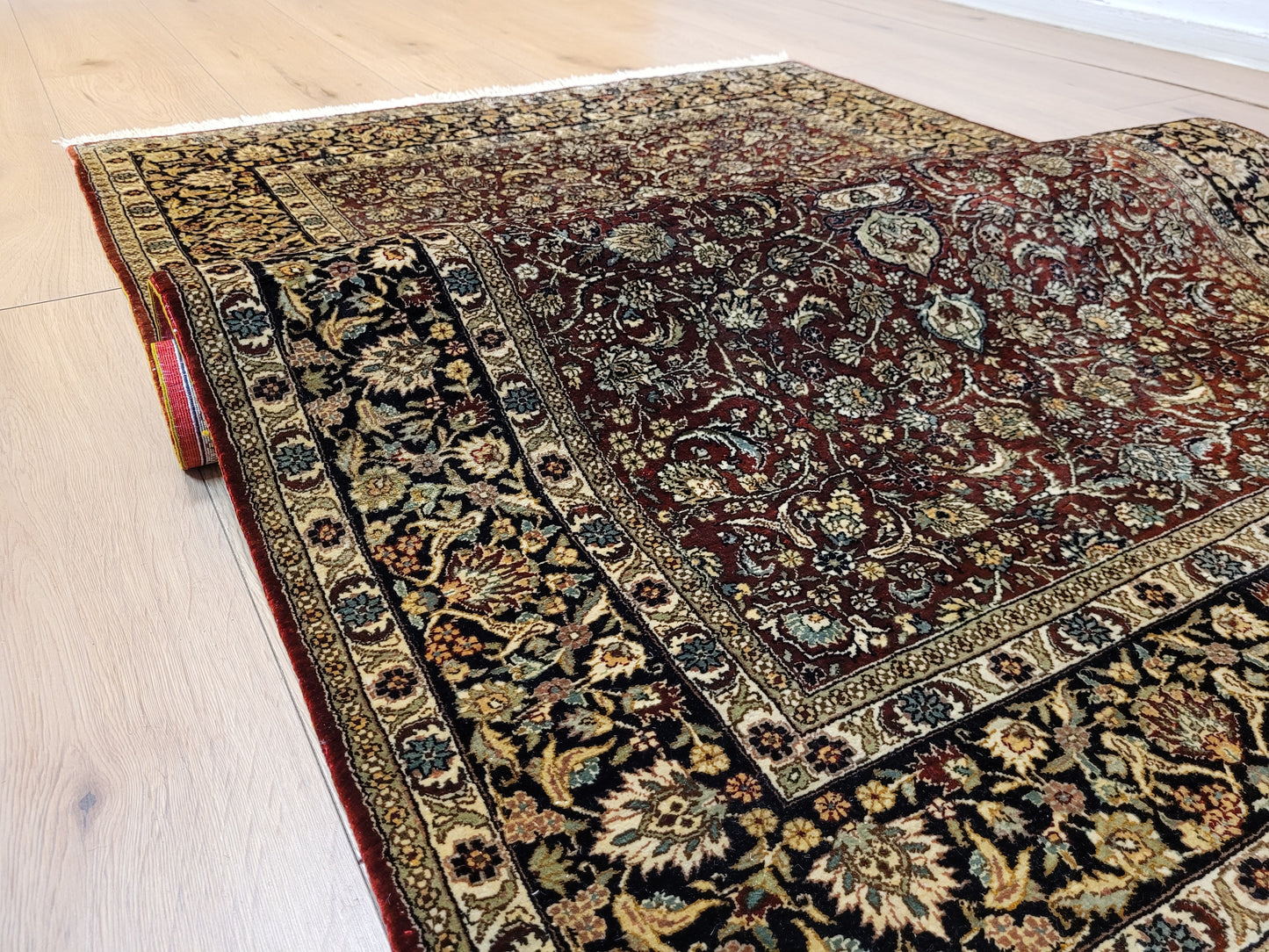 Hereke Teppich Seide auf Seide Medaillon feine Knüpfung