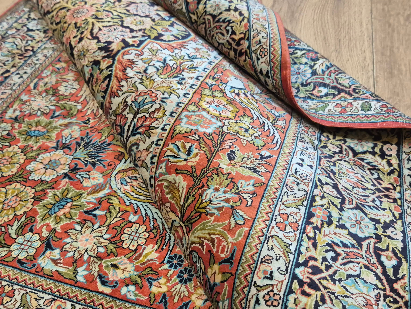 Hereke Teppich Seide auf Seide floral fein handgeknüpft