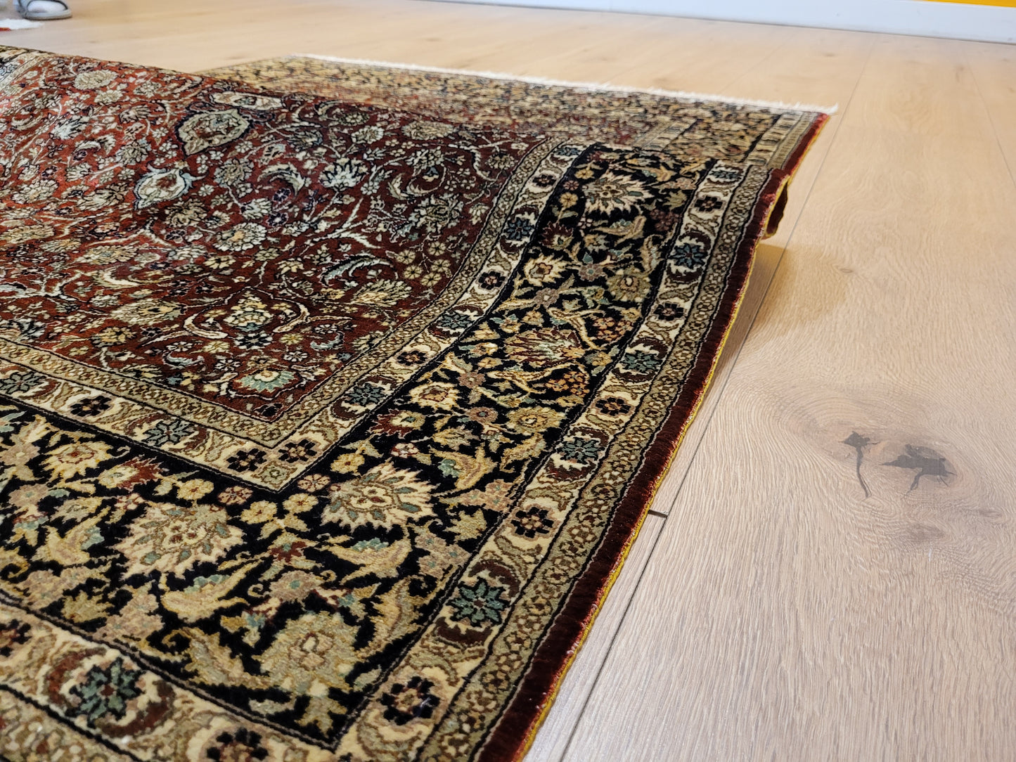 Hereke Teppich Seide auf Seide Medaillon feine Knüpfung