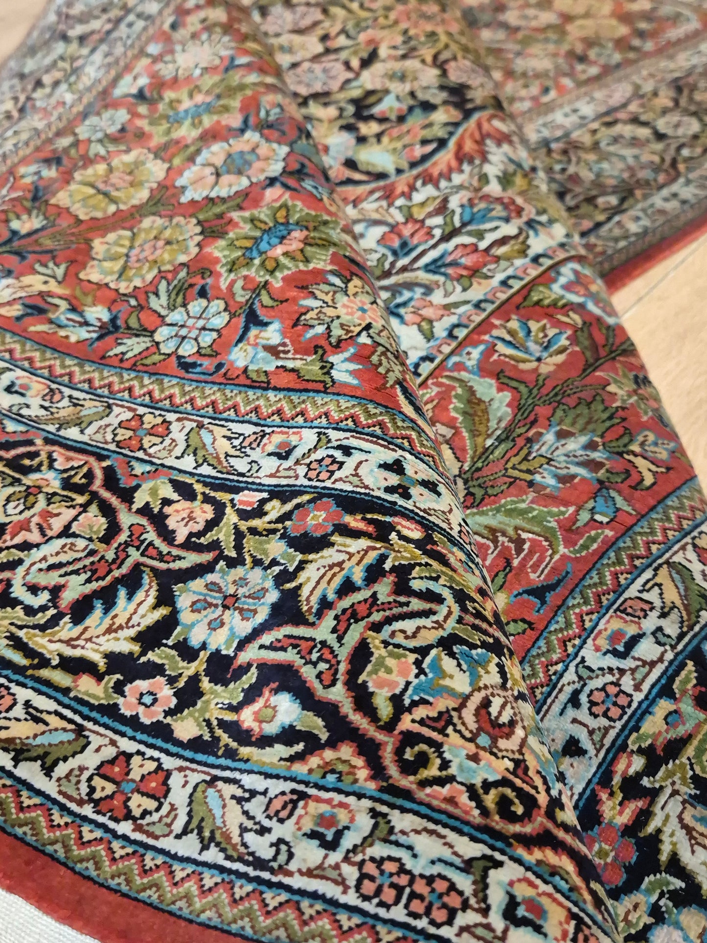 Hereke Teppich Seide auf Seide floral fein handgeknüpft