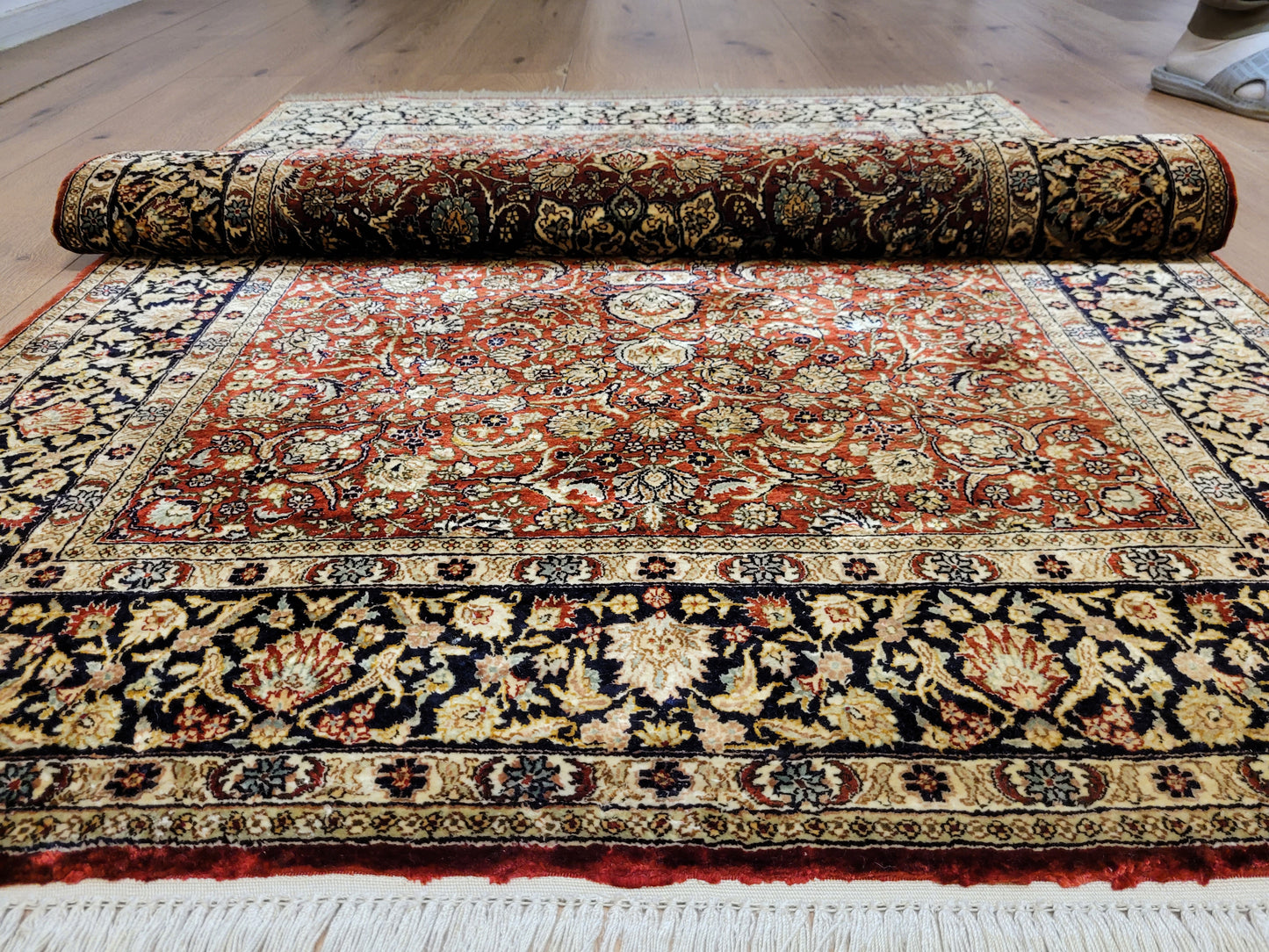 Hereke Teppich Seide auf Seide Medaillon feine Knüpfung