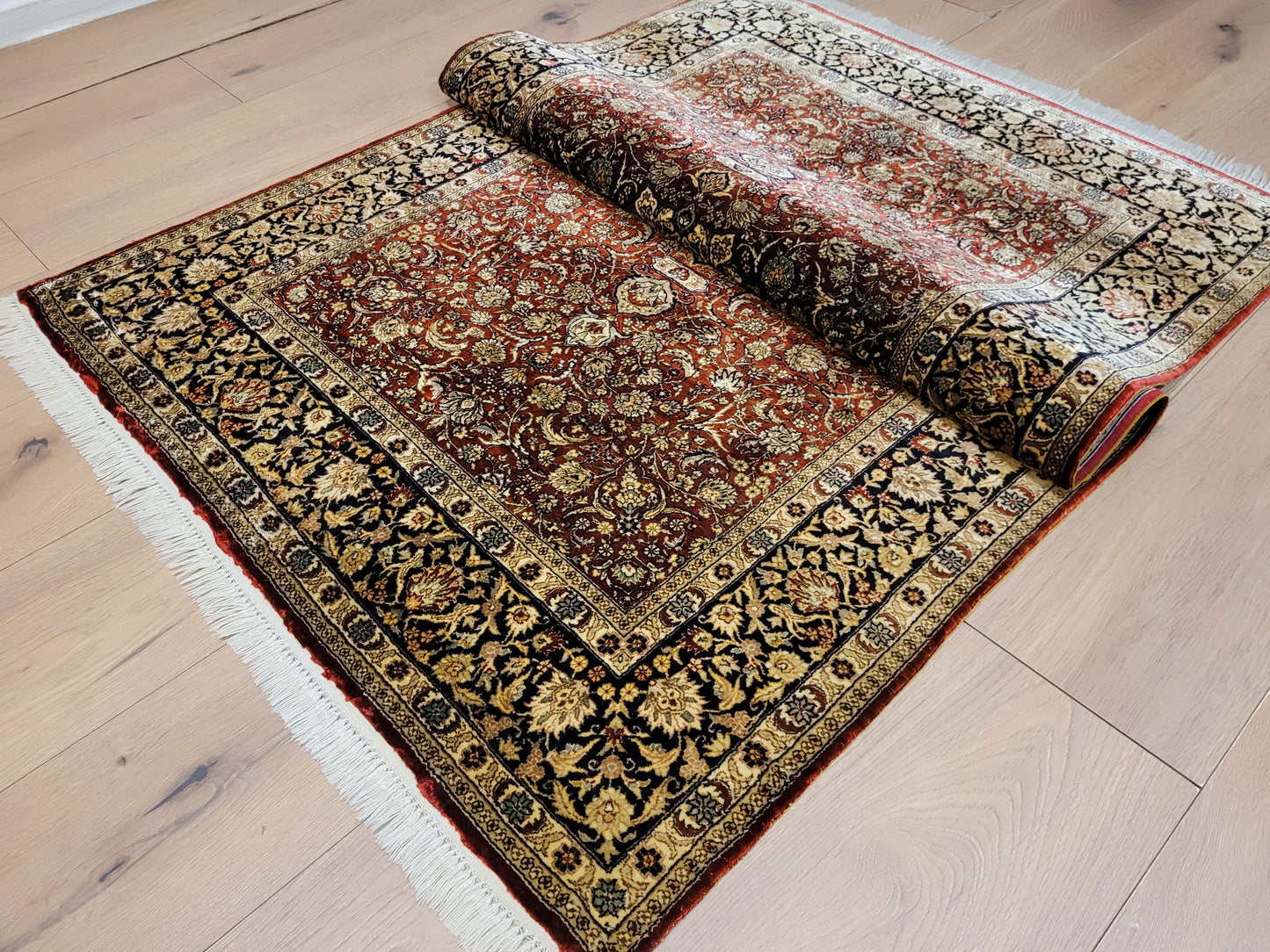 Hereke Teppich Seide auf Seide Medaillon feine Knüpfung