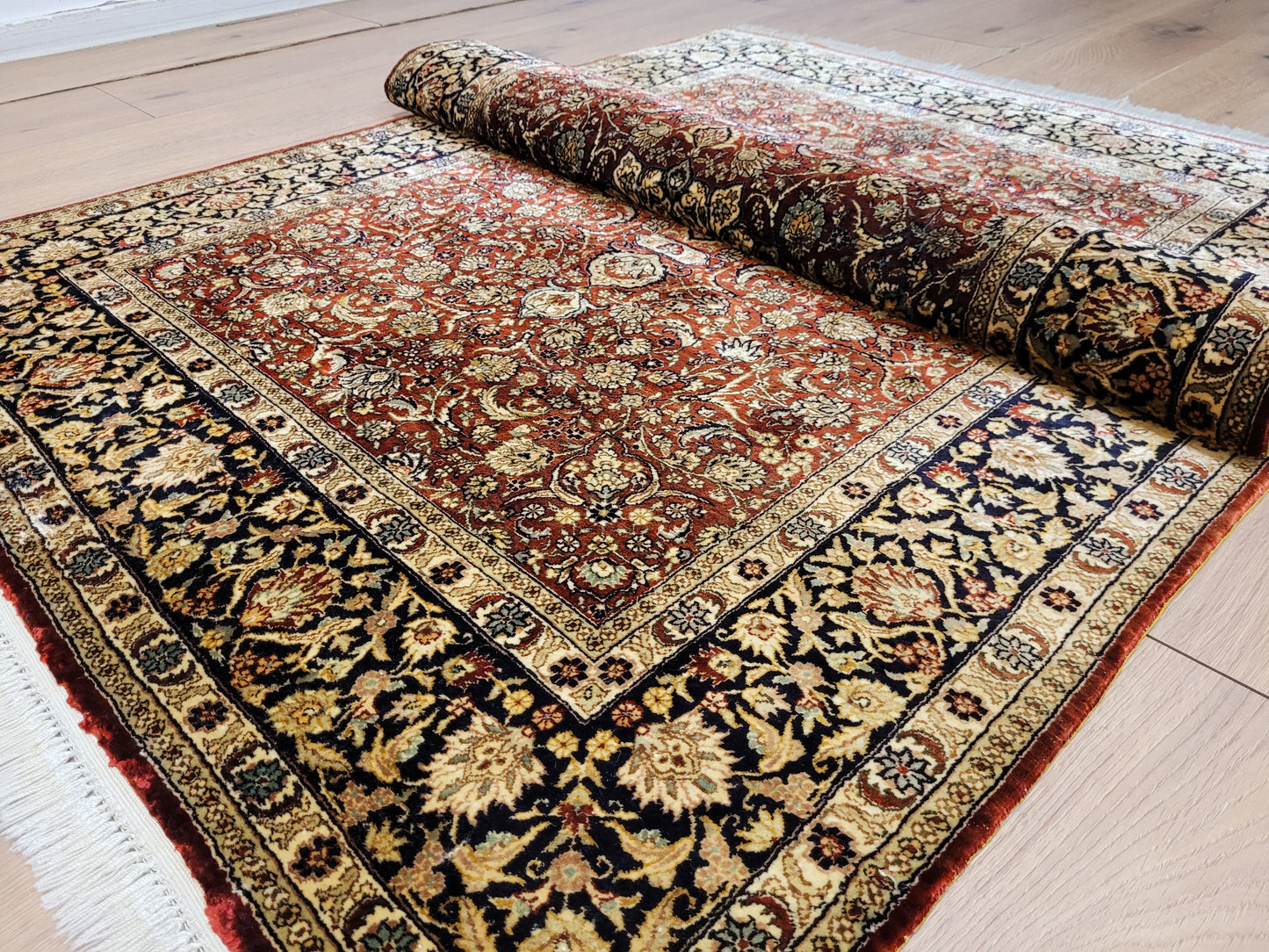 Hereke Teppich Seide auf Seide Medaillon feine Knüpfung