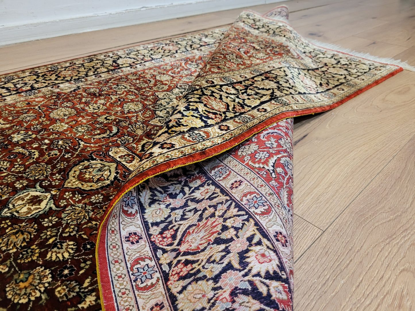 Hereke Teppich Seide auf Seide Medaillon feine Knüpfung