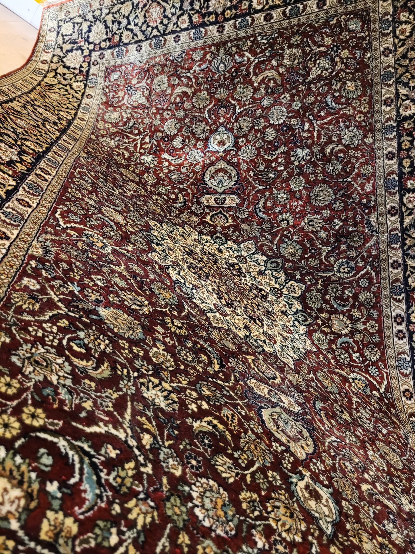 Hereke Teppich Seide auf Seide Medaillon feine Knüpfung