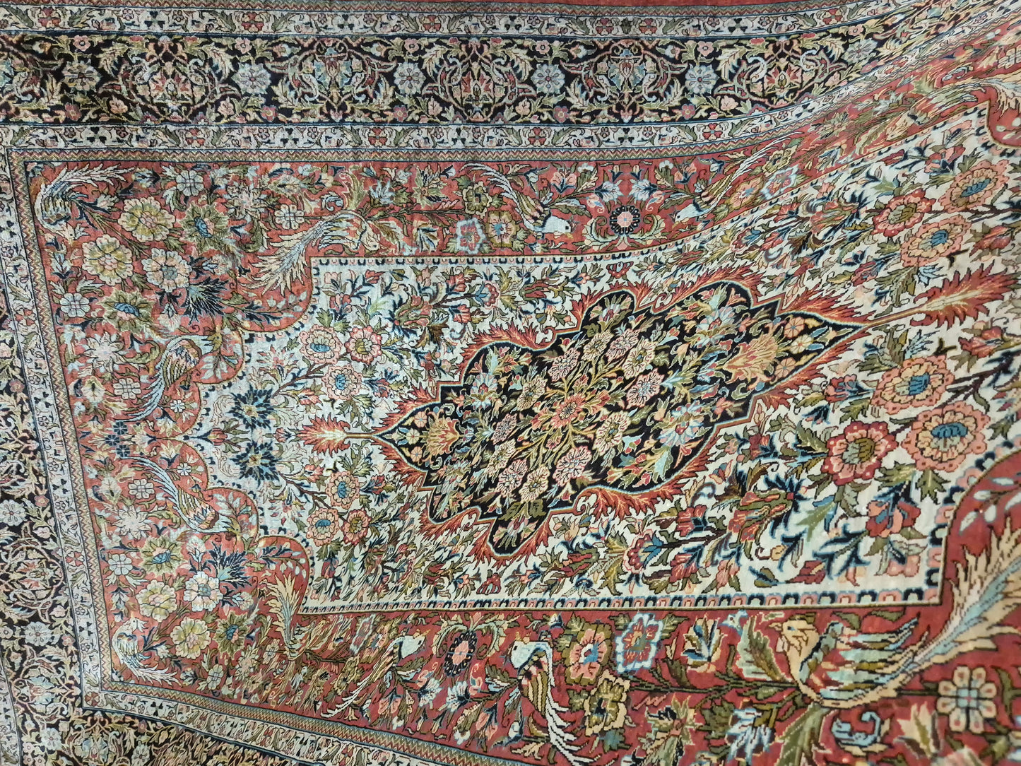 Hereke Teppich Seide auf Seide floral fein handgeknüpft