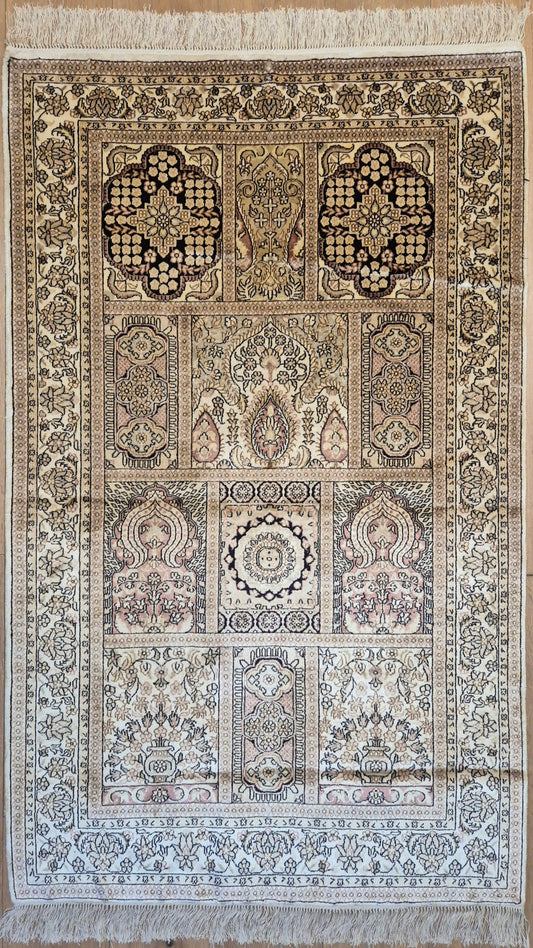 Hereke Teppich Seide auf Seide Gartenmotiv fein handgeknüpft