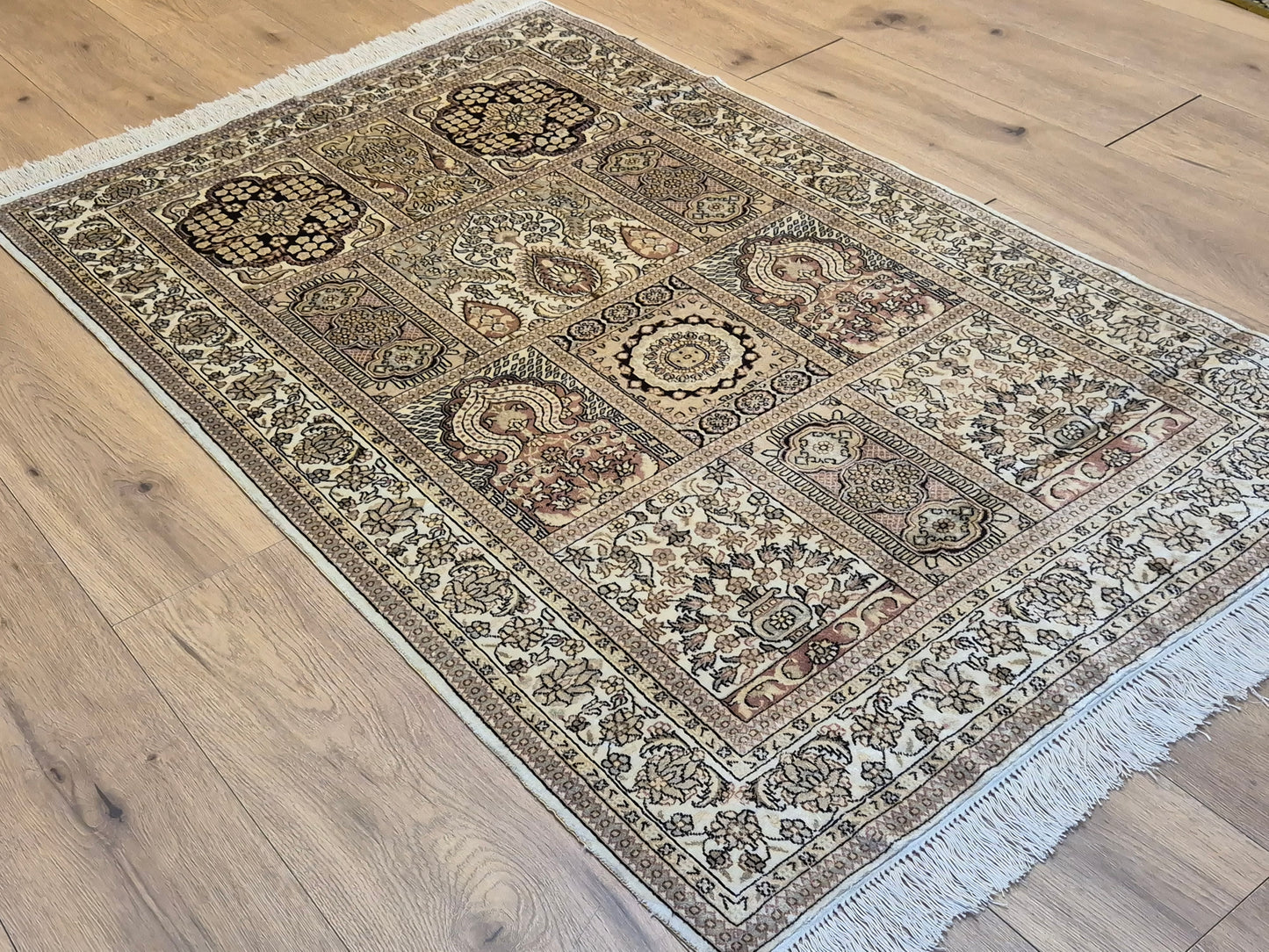 Hereke Teppich Seide auf Seide Gartenmotiv fein handgeknüpft