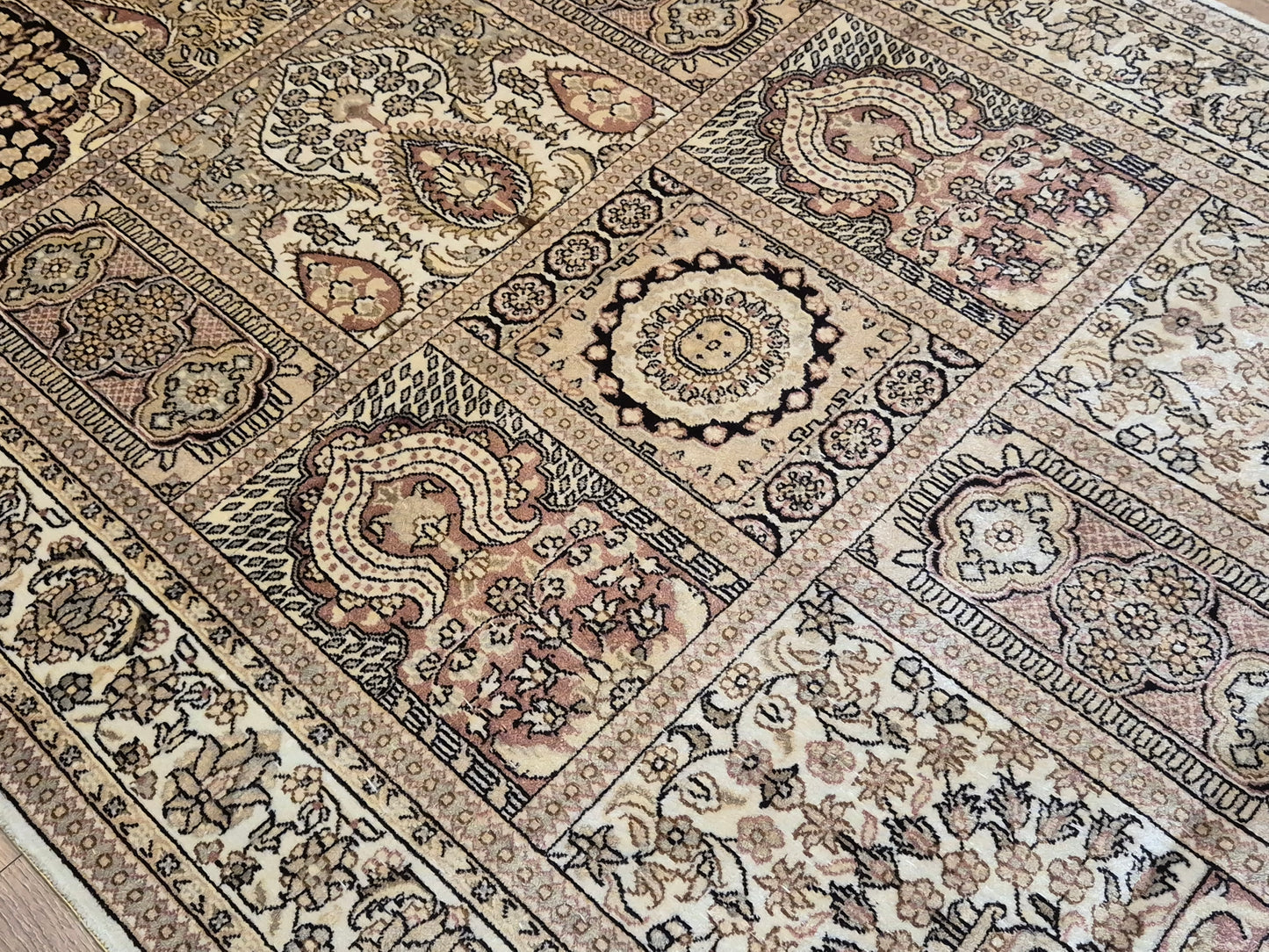 Hereke Teppich Seide auf Seide Gartenmotiv fein handgeknüpft